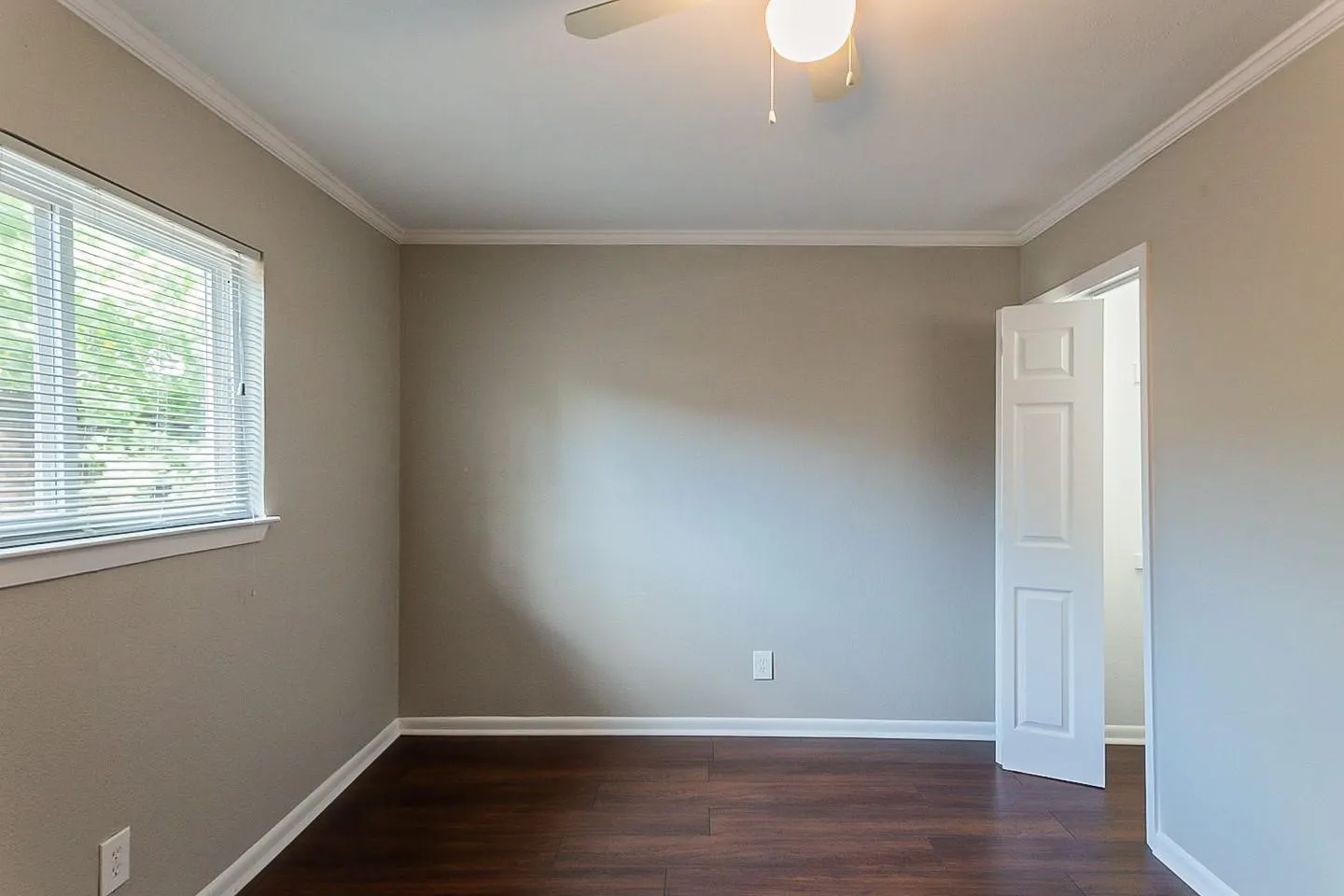 Single Family Residence For Sale in Denton County , 4917 Ashlock Drive, The Colony, Texas 75056, 3 Bedroom, 3 Bathroom, 2 Garage spaces, 1,388 Sqft, built in 1978, mls#21409957, Real Estate Agent in The Colony, Homes For Sale in Denton county, Homes For Sale in The Colony, Realtor in The Colony Texas, Real Estate Brokerage Independent Realty Texas, Luminita Cordes Realtor