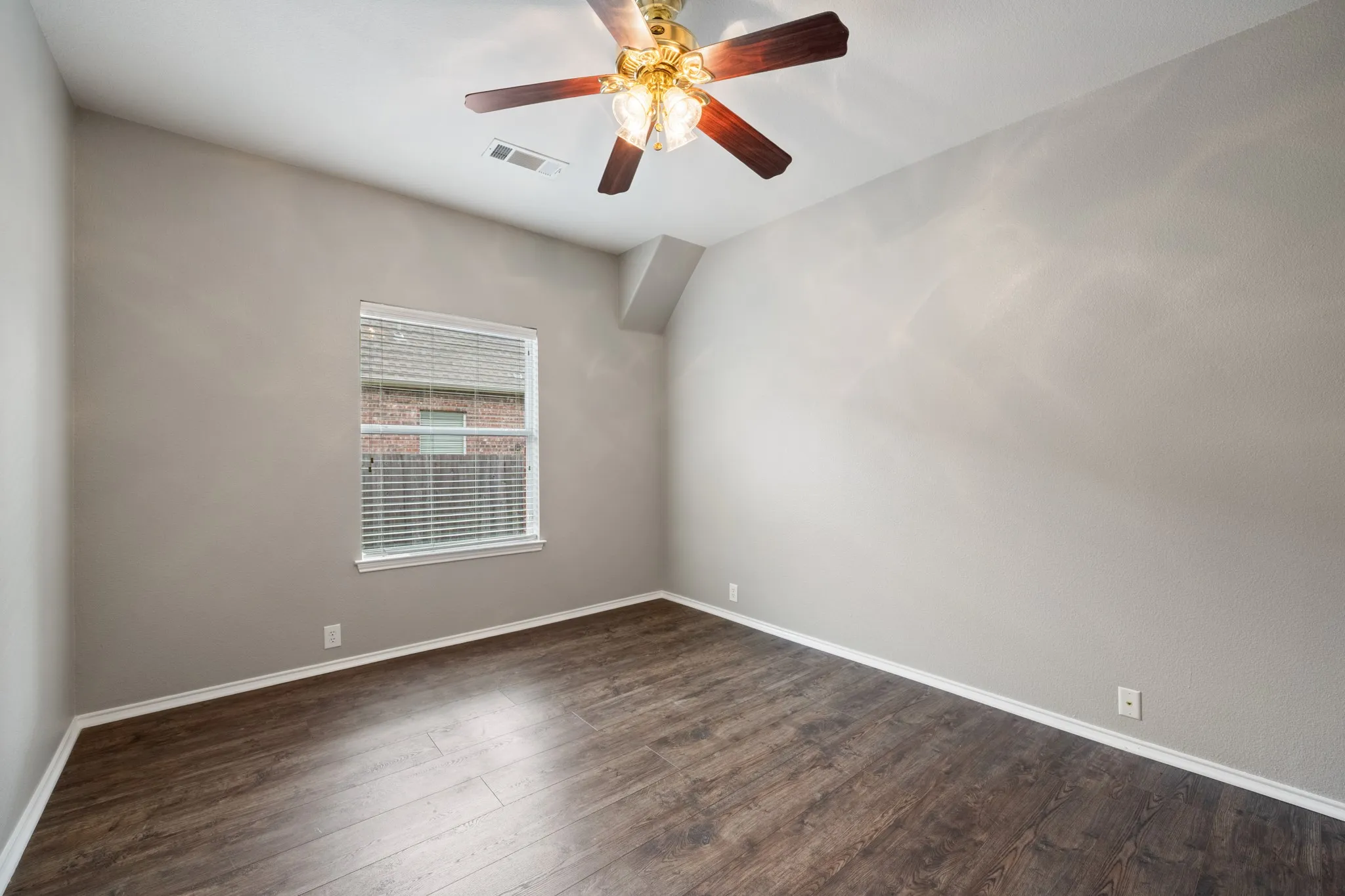 Single Family Residence For Rent in Rockwall County , 1275 Mission, Rockwall, Texas 75087, 3 Bedroom, 2 Bathroom, 2 Garage spaces, 2,086 Sqft, built in 2006, mls#21410952, Real Estate Agent in Rockwall, Homes For Rent in Rockwall county, Homes For Rent in Rockwall, Realtor in Rockwall Texas, Real Estate Brokerage Independent Realty Texas, Luminita Cordes Realtor