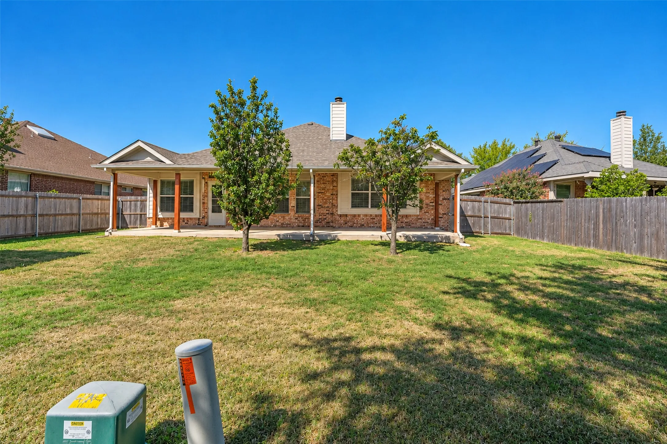 Single Family Residence For Rent in Tarrant County , 5121 Yaupon Drive, Arlington, Texas 76018, 3 Bedroom, 2 Bathroom, 2 Garage spaces, 1,900 Sqft, built in 2003, mls#21411005, Real Estate Agent in Arlington, Homes For Rent in Tarrant county, Homes For Rent in Arlington, Realtor in Arlington Texas, Real Estate Brokerage Independent Realty Texas, Luminita Cordes Realtor