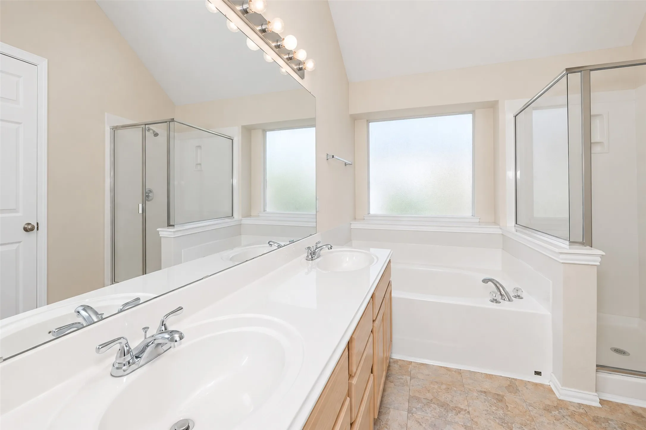 Single Family Residence For Rent in Tarrant County , 5121 Yaupon Drive, Arlington, Texas 76018, 3 Bedroom, 2 Bathroom, 2 Garage spaces, 1,900 Sqft, built in 2003, mls#21411005, Real Estate Agent in Arlington, Homes For Rent in Tarrant county, Homes For Rent in Arlington, Realtor in Arlington Texas, Real Estate Brokerage Independent Realty Texas, Luminita Cordes Realtor