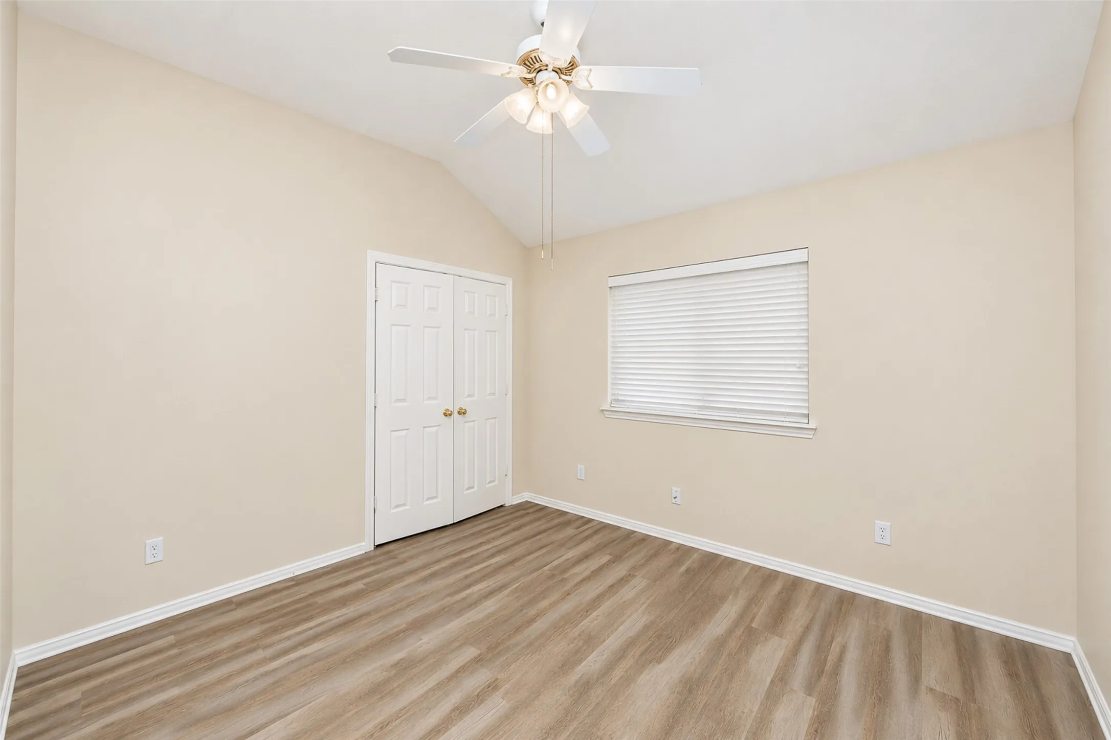 Single Family Residence For Rent in Tarrant County , 5121 Yaupon Drive, Arlington, Texas 76018, 3 Bedroom, 2 Bathroom, 2 Garage spaces, 1,900 Sqft, built in 2003, mls#21411005, Real Estate Agent in Arlington, Homes For Rent in Tarrant county, Homes For Rent in Arlington, Realtor in Arlington Texas, Real Estate Brokerage Independent Realty Texas, Luminita Cordes Realtor
