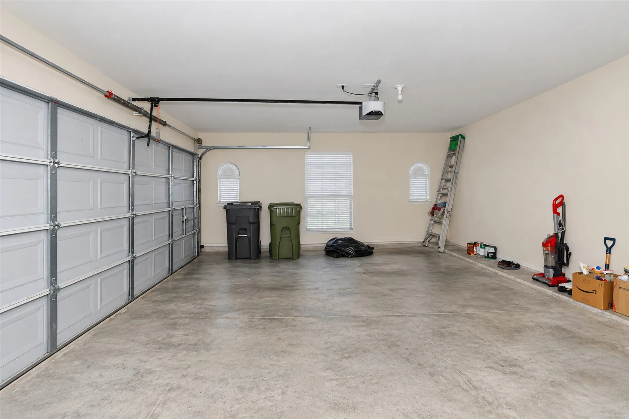 Single Family Residence For Rent in Tarrant County , 5121 Yaupon Drive, Arlington, Texas 76018, 3 Bedroom, 2 Bathroom, 2 Garage spaces, 1,900 Sqft, built in 2003, mls#21411005, Real Estate Agent in Arlington, Homes For Rent in Tarrant county, Homes For Rent in Arlington, Realtor in Arlington Texas, Real Estate Brokerage Independent Realty Texas, Luminita Cordes Realtor