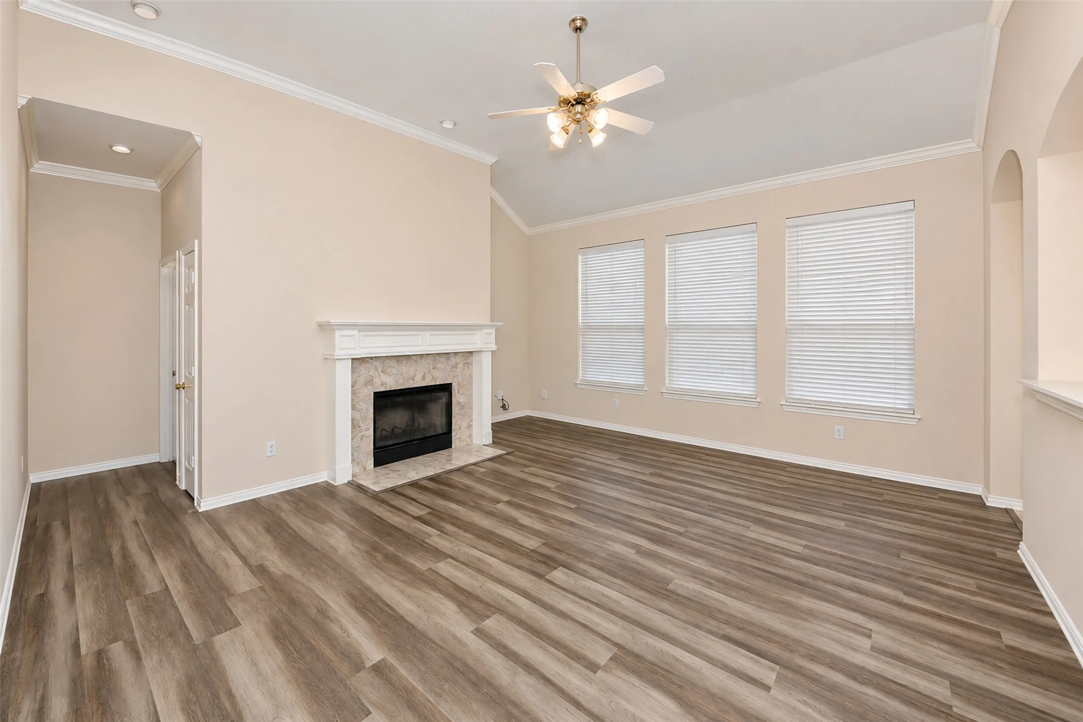 Single Family Residence For Rent in Tarrant County , 5121 Yaupon Drive, Arlington, Texas 76018, 3 Bedroom, 2 Bathroom, 2 Garage spaces, 1,900 Sqft, built in 2003, mls#21411005, Real Estate Agent in Arlington, Homes For Rent in Tarrant county, Homes For Rent in Arlington, Realtor in Arlington Texas, Real Estate Brokerage Independent Realty Texas, Luminita Cordes Realtor