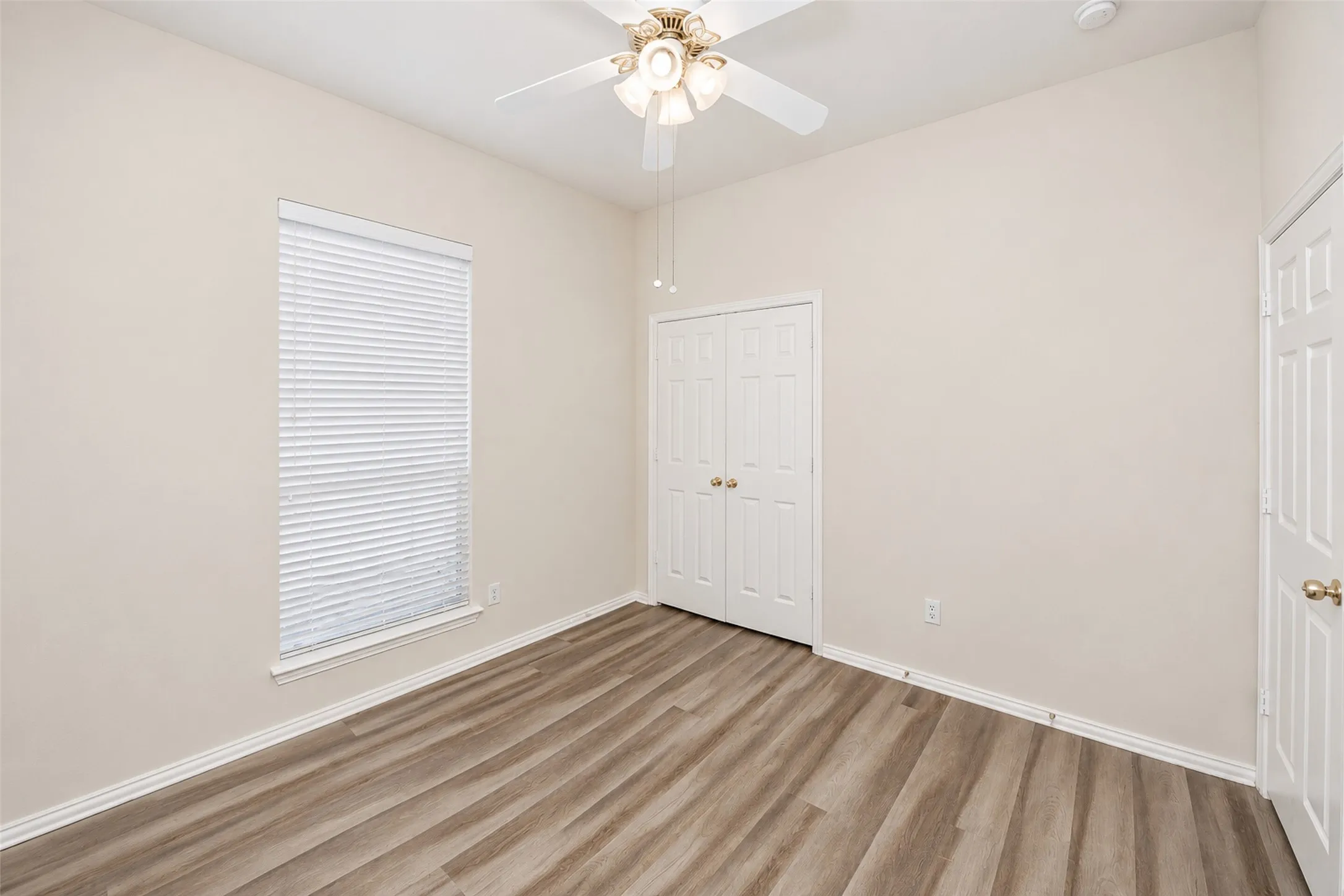 Single Family Residence For Rent in Tarrant County , 5121 Yaupon Drive, Arlington, Texas 76018, 3 Bedroom, 2 Bathroom, 2 Garage spaces, 1,900 Sqft, built in 2003, mls#21411005, Real Estate Agent in Arlington, Homes For Rent in Tarrant county, Homes For Rent in Arlington, Realtor in Arlington Texas, Real Estate Brokerage Independent Realty Texas, Luminita Cordes Realtor