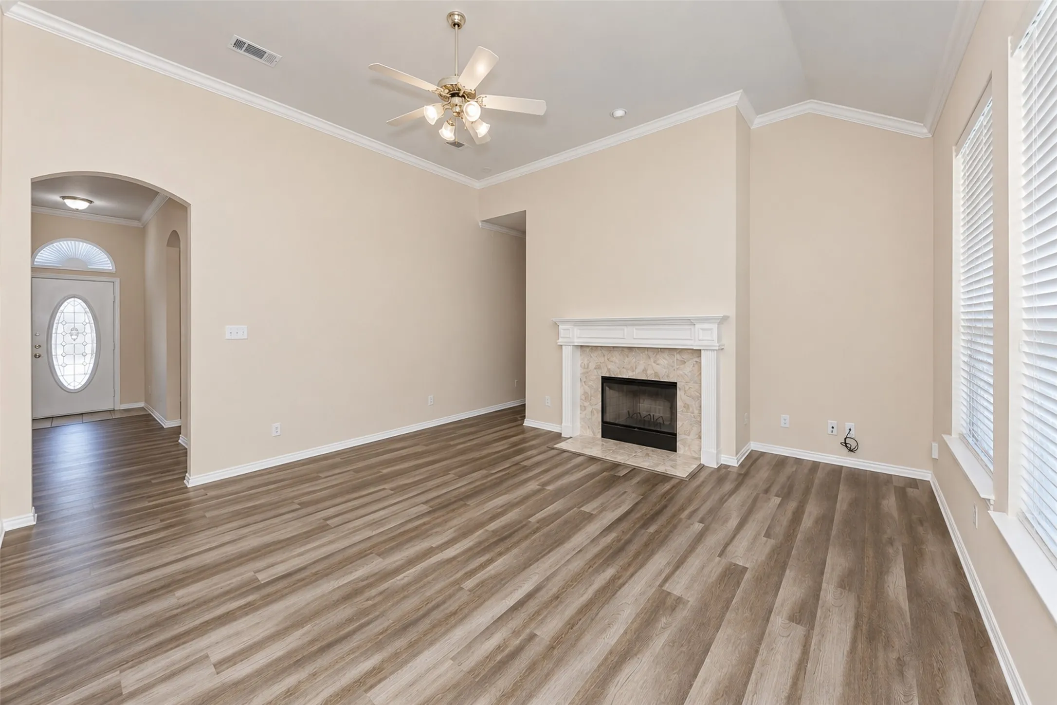 Single Family Residence For Rent in Tarrant County , 5121 Yaupon Drive, Arlington, Texas 76018, 3 Bedroom, 2 Bathroom, 2 Garage spaces, 1,900 Sqft, built in 2003, mls#21411005, Real Estate Agent in Arlington, Homes For Rent in Tarrant county, Homes For Rent in Arlington, Realtor in Arlington Texas, Real Estate Brokerage Independent Realty Texas, Luminita Cordes Realtor