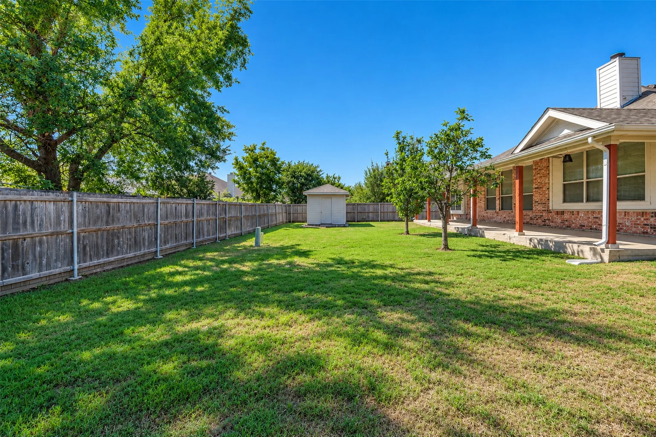 Single Family Residence For Rent in Tarrant County , 5121 Yaupon Drive, Arlington, Texas 76018, 3 Bedroom, 2 Bathroom, 2 Garage spaces, 1,900 Sqft, built in 2003, mls#21411005, Real Estate Agent in Arlington, Homes For Rent in Tarrant county, Homes For Rent in Arlington, Realtor in Arlington Texas, Real Estate Brokerage Independent Realty Texas, Luminita Cordes Realtor