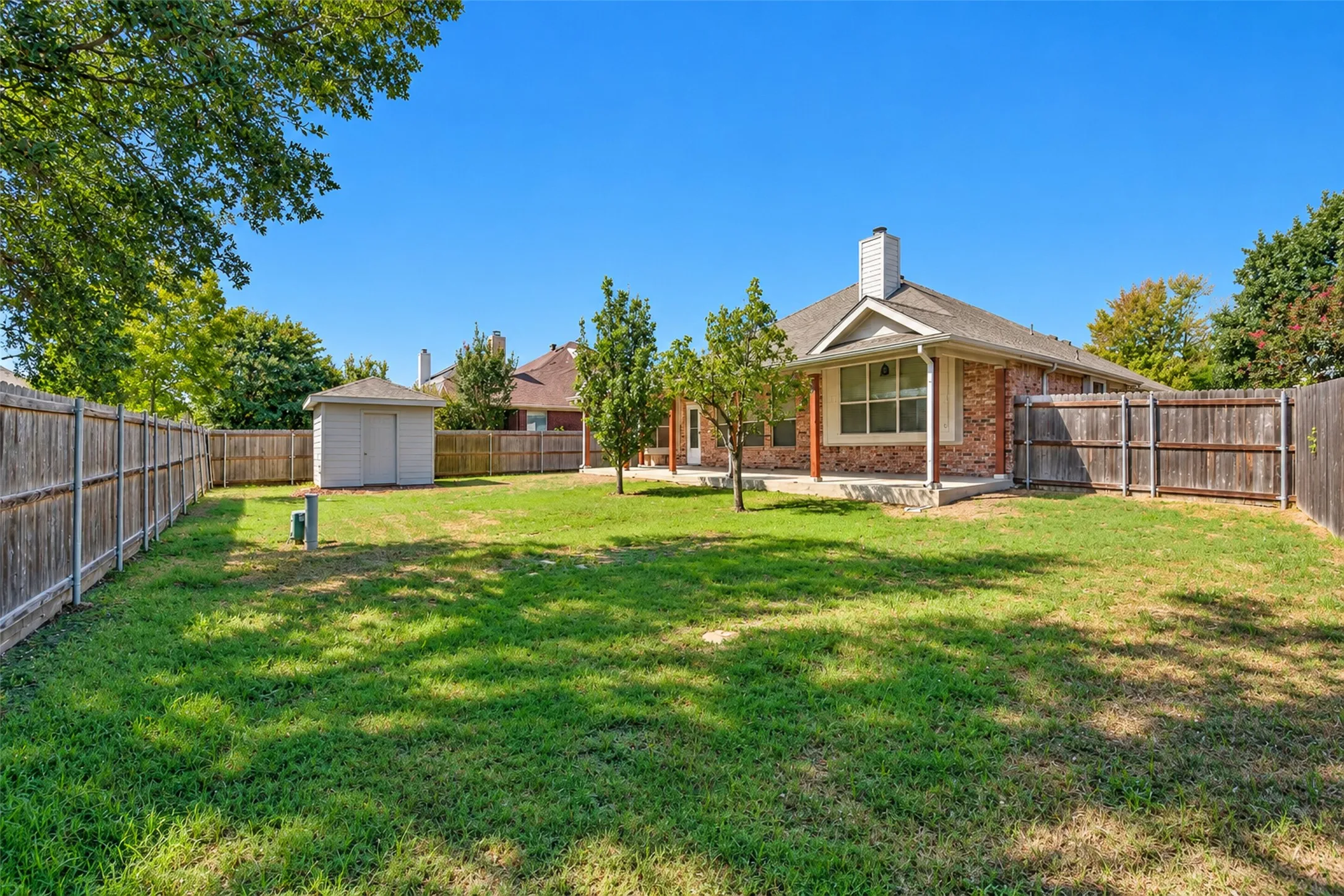 Single Family Residence For Rent in Tarrant County , 5121 Yaupon Drive, Arlington, Texas 76018, 3 Bedroom, 2 Bathroom, 2 Garage spaces, 1,900 Sqft, built in 2003, mls#21411005, Real Estate Agent in Arlington, Homes For Rent in Tarrant county, Homes For Rent in Arlington, Realtor in Arlington Texas, Real Estate Brokerage Independent Realty Texas, Luminita Cordes Realtor