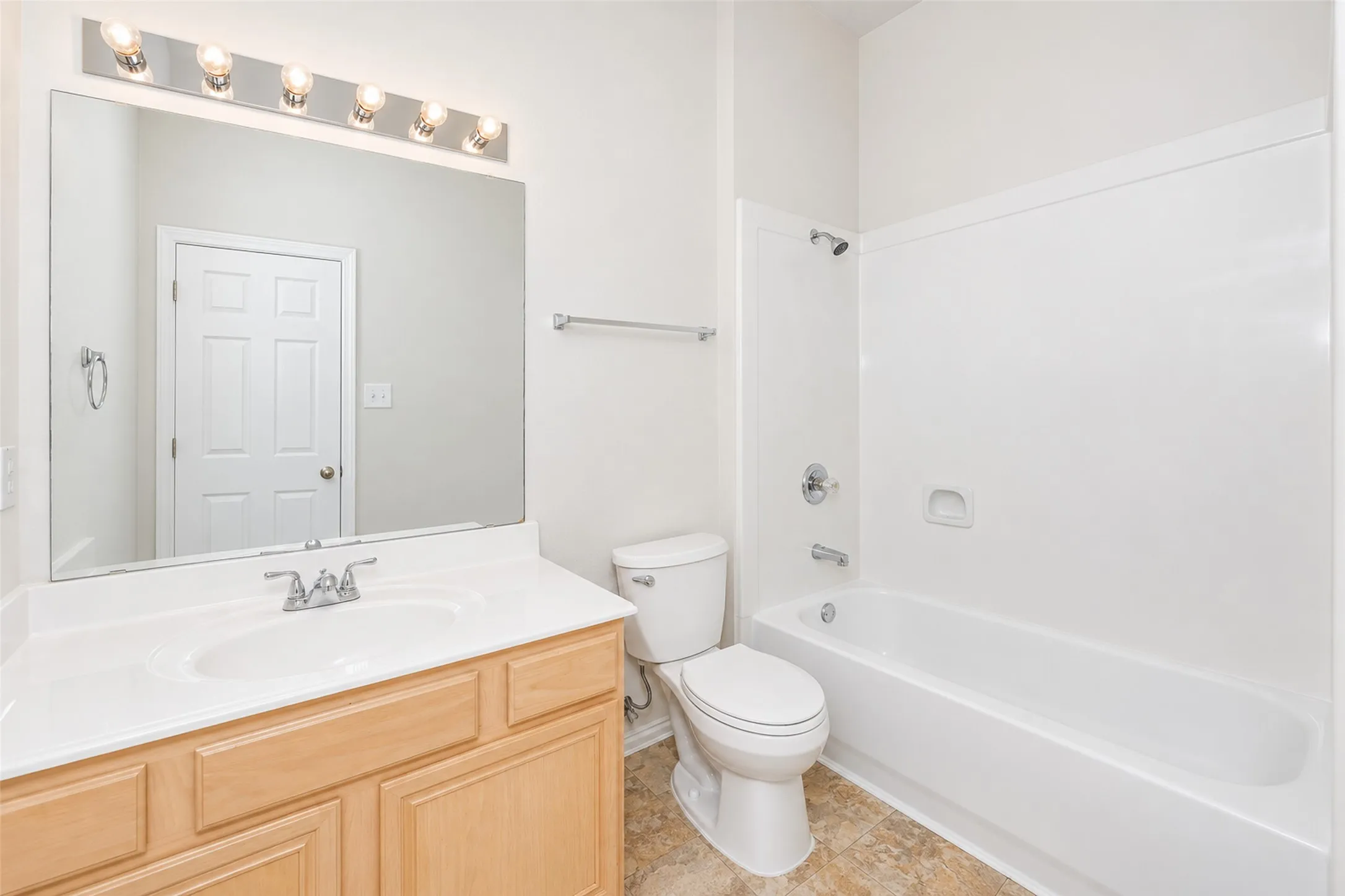 Single Family Residence For Rent in Tarrant County , 5121 Yaupon Drive, Arlington, Texas 76018, 3 Bedroom, 2 Bathroom, 2 Garage spaces, 1,900 Sqft, built in 2003, mls#21411005, Real Estate Agent in Arlington, Homes For Rent in Tarrant county, Homes For Rent in Arlington, Realtor in Arlington Texas, Real Estate Brokerage Independent Realty Texas, Luminita Cordes Realtor