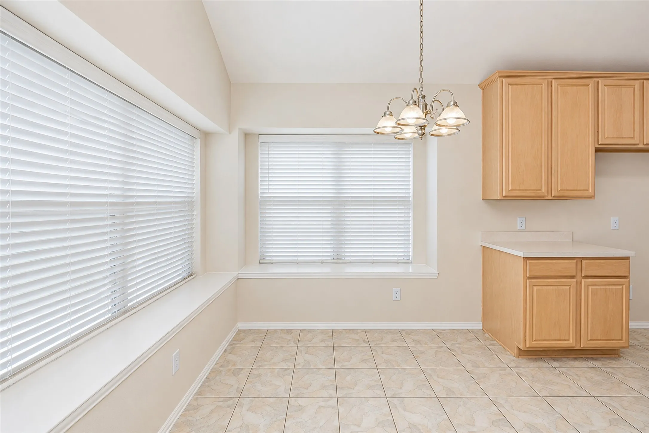 Single Family Residence For Rent in Tarrant County , 5121 Yaupon Drive, Arlington, Texas 76018, 3 Bedroom, 2 Bathroom, 2 Garage spaces, 1,900 Sqft, built in 2003, mls#21411005, Real Estate Agent in Arlington, Homes For Rent in Tarrant county, Homes For Rent in Arlington, Realtor in Arlington Texas, Real Estate Brokerage Independent Realty Texas, Luminita Cordes Realtor