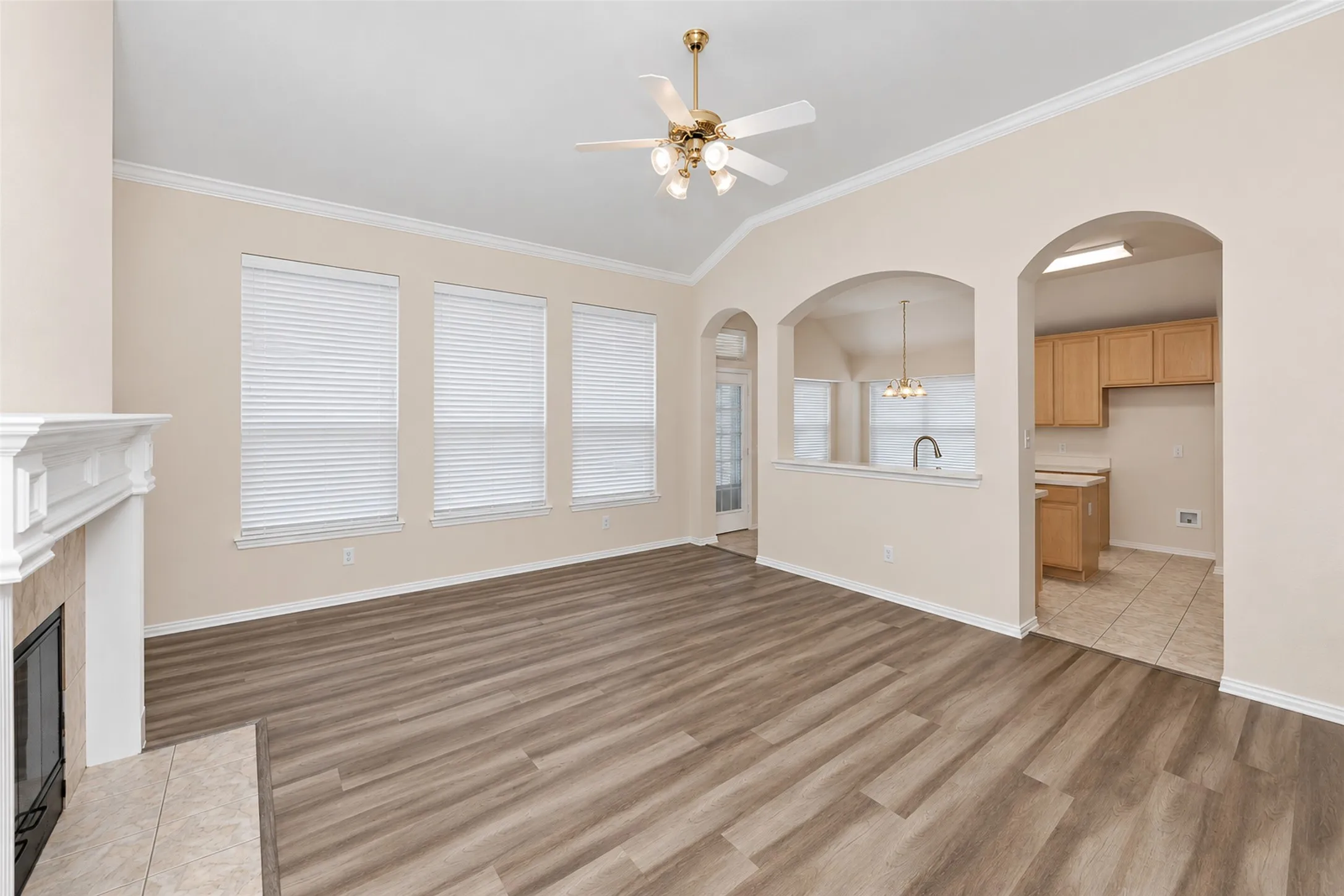 Single Family Residence For Rent in Tarrant County , 5121 Yaupon Drive, Arlington, Texas 76018, 3 Bedroom, 2 Bathroom, 2 Garage spaces, 1,900 Sqft, built in 2003, mls#21411005, Real Estate Agent in Arlington, Homes For Rent in Tarrant county, Homes For Rent in Arlington, Realtor in Arlington Texas, Real Estate Brokerage Independent Realty Texas, Luminita Cordes Realtor