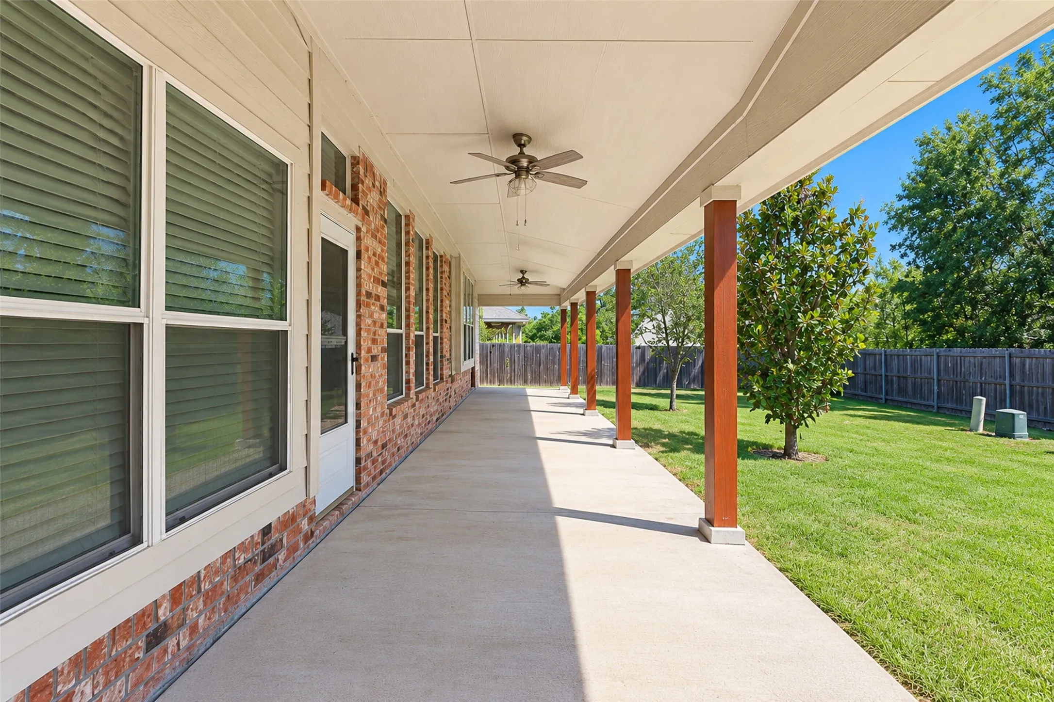 Single Family Residence For Rent in Tarrant County , 5121 Yaupon Drive, Arlington, Texas 76018, 3 Bedroom, 2 Bathroom, 2 Garage spaces, 1,900 Sqft, built in 2003, mls#21411005, Real Estate Agent in Arlington, Homes For Rent in Tarrant county, Homes For Rent in Arlington, Realtor in Arlington Texas, Real Estate Brokerage Independent Realty Texas, Luminita Cordes Realtor
