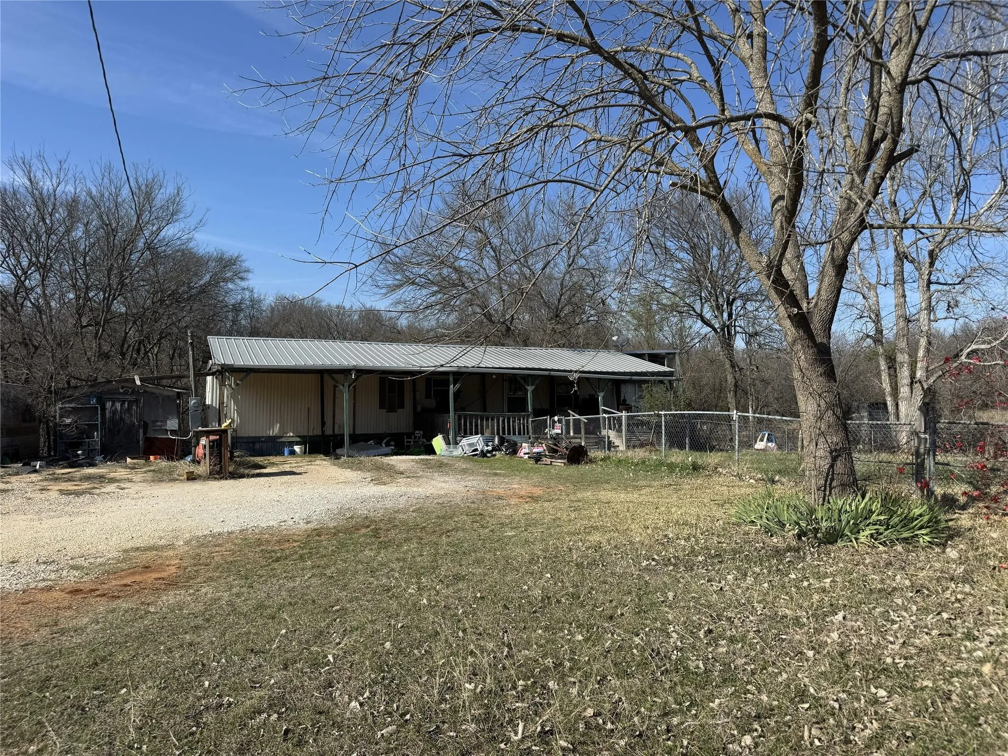 Mobile Home For Sale in Johnson County , 1161 Davis CT Court, Rio Vista, Texas 76093, 2 Bedroom, 1 Bathroom, Garage spaces, 720 Sqft, built in 1978, mls#21410750, Real Estate Agent in Rio Vista, Homes For Sale in Johnson county, Homes For Sale in Rio Vista, Realtor in Rio Vista Texas, Real Estate Brokerage Independent Realty Texas, Luminita Cordes Realtor