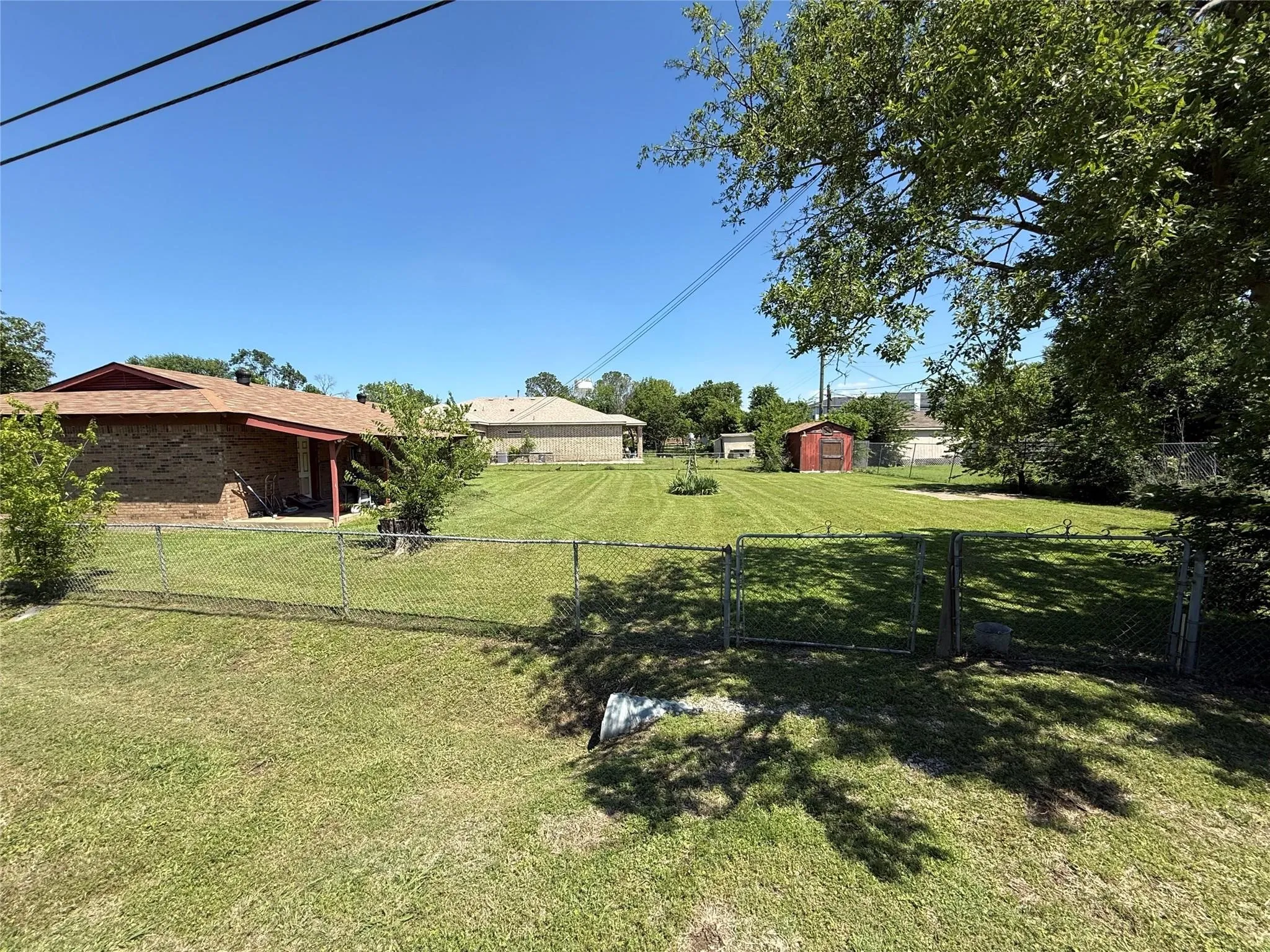 Single Family Residence For Sale in Denton County , 300 Linda Street, Roanoke, Texas 76262, 3 Bedroom, 2 Bathroom, 2 Garage spaces, 1,288 Sqft, built in 1965, mls#21410953, Real Estate Agent in Roanoke, Homes For Sale in Denton county, Homes For Sale in Roanoke, Realtor in Roanoke Texas, Real Estate Brokerage Independent Realty Texas, Luminita Cordes Realtor