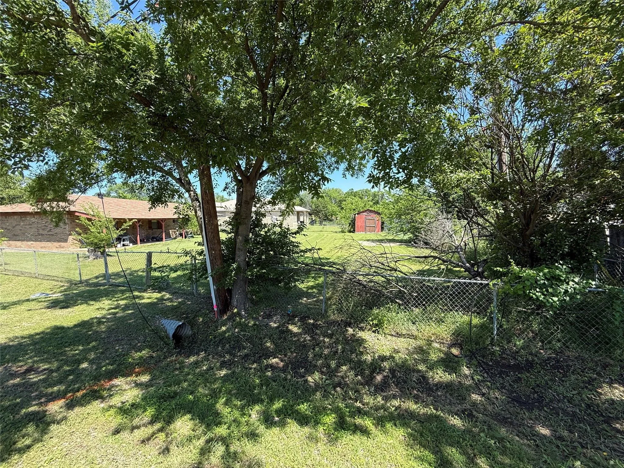 Single Family Residence For Sale in Denton County , 300 Linda Street, Roanoke, Texas 76262, 3 Bedroom, 2 Bathroom, 2 Garage spaces, 1,288 Sqft, built in 1965, mls#21410953, Real Estate Agent in Roanoke, Homes For Sale in Denton county, Homes For Sale in Roanoke, Realtor in Roanoke Texas, Real Estate Brokerage Independent Realty Texas, Luminita Cordes Realtor