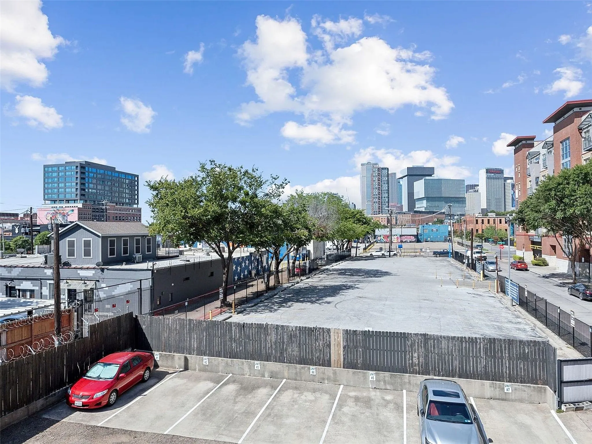 Condominium For Sale in Dallas County , 215 N Walton Street 2, Dallas, Texas 75226, 1 Bedroom, 1 Bathroom, Garage spaces, 1,056 Sqft, built in 1957, mls#21410995, Real Estate Agent in Dallas, Homes For Sale in Dallas county, Homes For Sale in Dallas, Realtor in Dallas Texas, Real Estate Brokerage Independent Realty Texas, Luminita Cordes Realtor