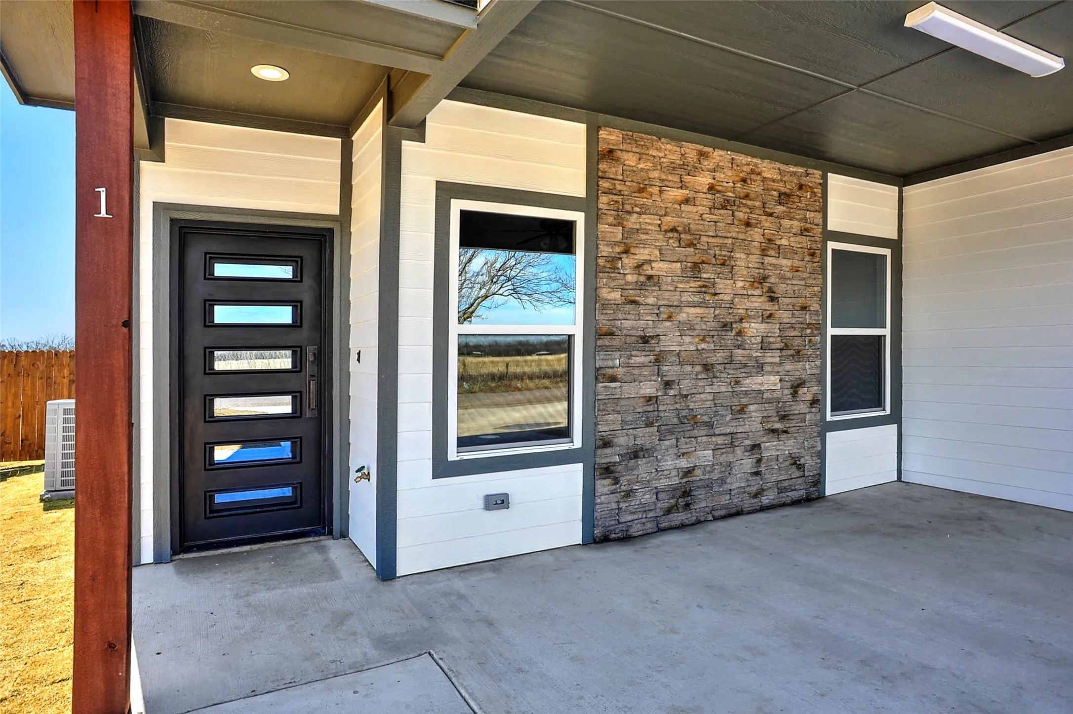 Duplex For Rent in Grayson County , 1304 Country Road A, Whitesboro, Texas 76273, 3 Bedroom, 3 Bathroom, Garage spaces, 1,400 Sqft, built in 2020, mls#21411034, Real Estate Agent in Whitesboro, Homes For Rent in Grayson county, Homes For Rent in Whitesboro, Realtor in Whitesboro Texas, Real Estate Brokerage Independent Realty Texas, Luminita Cordes Realtor