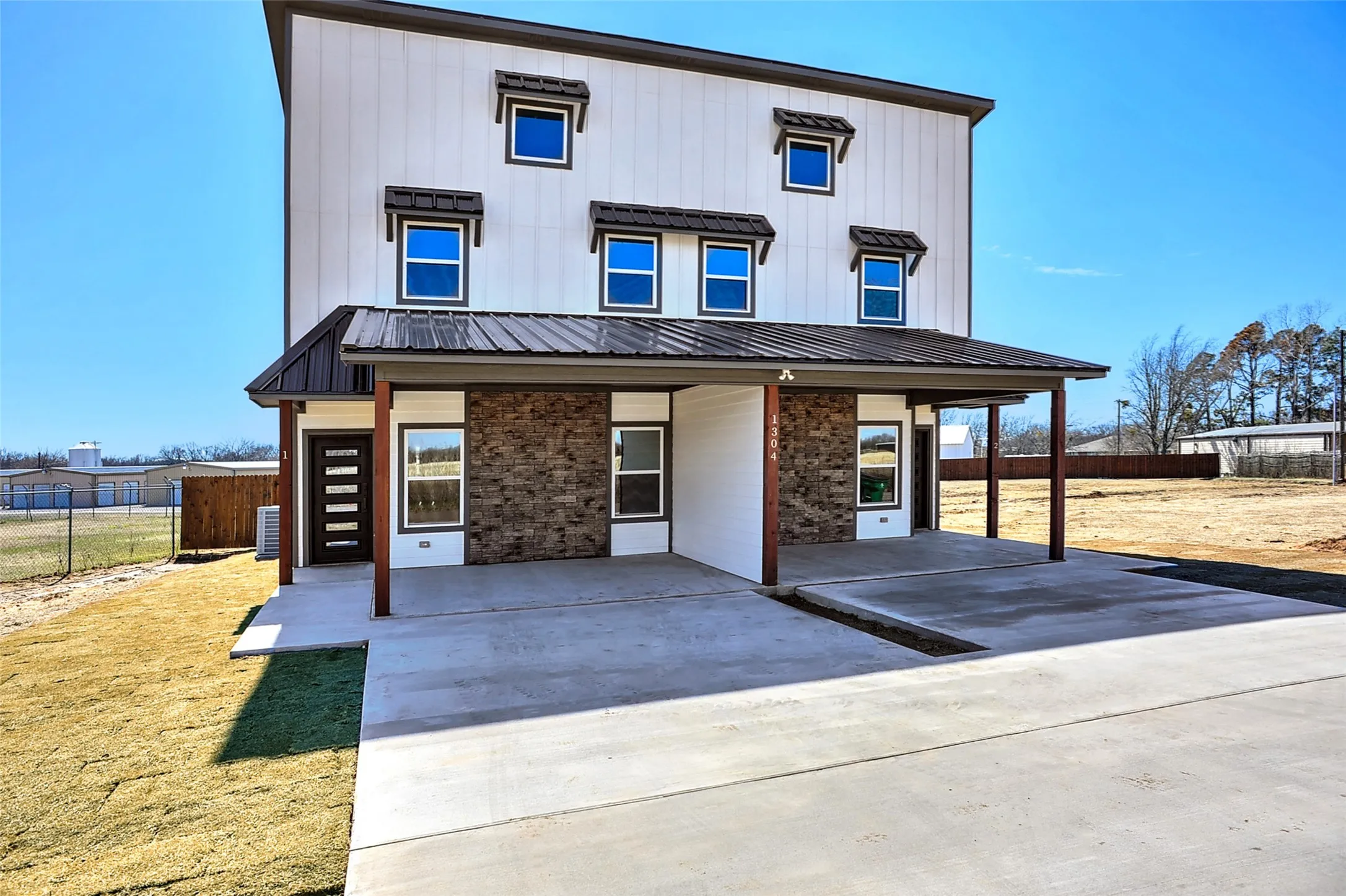 Duplex For Rent in Grayson County , 1304 Country Road A, Whitesboro, Texas 76273, 3 Bedroom, 3 Bathroom, Garage spaces, 1,400 Sqft, built in 2020, mls#21411034, Real Estate Agent in Whitesboro, Homes For Rent in Grayson county, Homes For Rent in Whitesboro, Realtor in Whitesboro Texas, Real Estate Brokerage Independent Realty Texas, Luminita Cordes Realtor