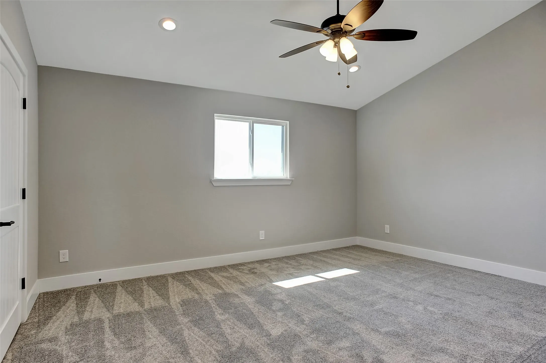 Duplex For Rent in Grayson County , 1304 Country Road A, Whitesboro, Texas 76273, 3 Bedroom, 3 Bathroom, Garage spaces, 1,400 Sqft, built in 2020, mls#21411034, Real Estate Agent in Whitesboro, Homes For Rent in Grayson county, Homes For Rent in Whitesboro, Realtor in Whitesboro Texas, Real Estate Brokerage Independent Realty Texas, Luminita Cordes Realtor