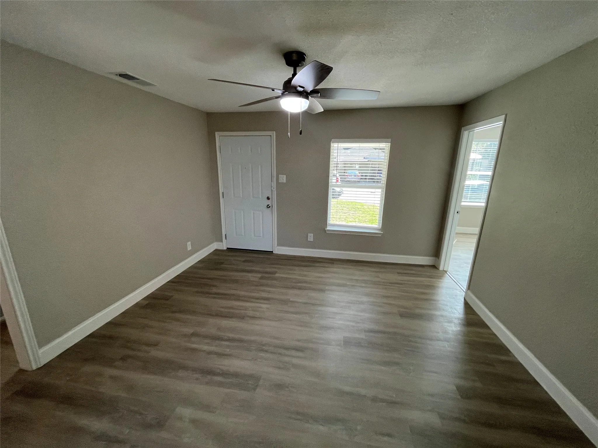 Single Family Residence For Rent in Dallas County , 622 Austin Street, Grand Prairie, Texas 75051, 3 Bedroom, 1 Bathroom, Garage spaces, 1,021 Sqft, built in 1942, mls#21380569, Real Estate Agent in Grand Prairie, Homes For Rent in Dallas county, Homes For Rent in Grand Prairie, Realtor in Grand Prairie Texas, Real Estate Brokerage Independent Realty Texas, Luminita Cordes Realtor