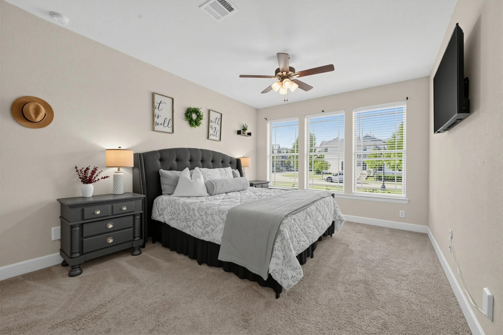 Single Family Residence For Sale in Dallas County , 9220 Lamar Street, Rowlett, Texas 75089, 3 Bedroom, 3 Bathroom, 2 Garage spaces, 2,320 Sqft, built in 2020, mls#21411022, Real Estate Agent in Rowlett, Homes For Sale in Dallas county, Homes For Sale in Rowlett, Realtor in Rowlett Texas, Real Estate Brokerage Independent Realty Texas, Luminita Cordes Realtor
