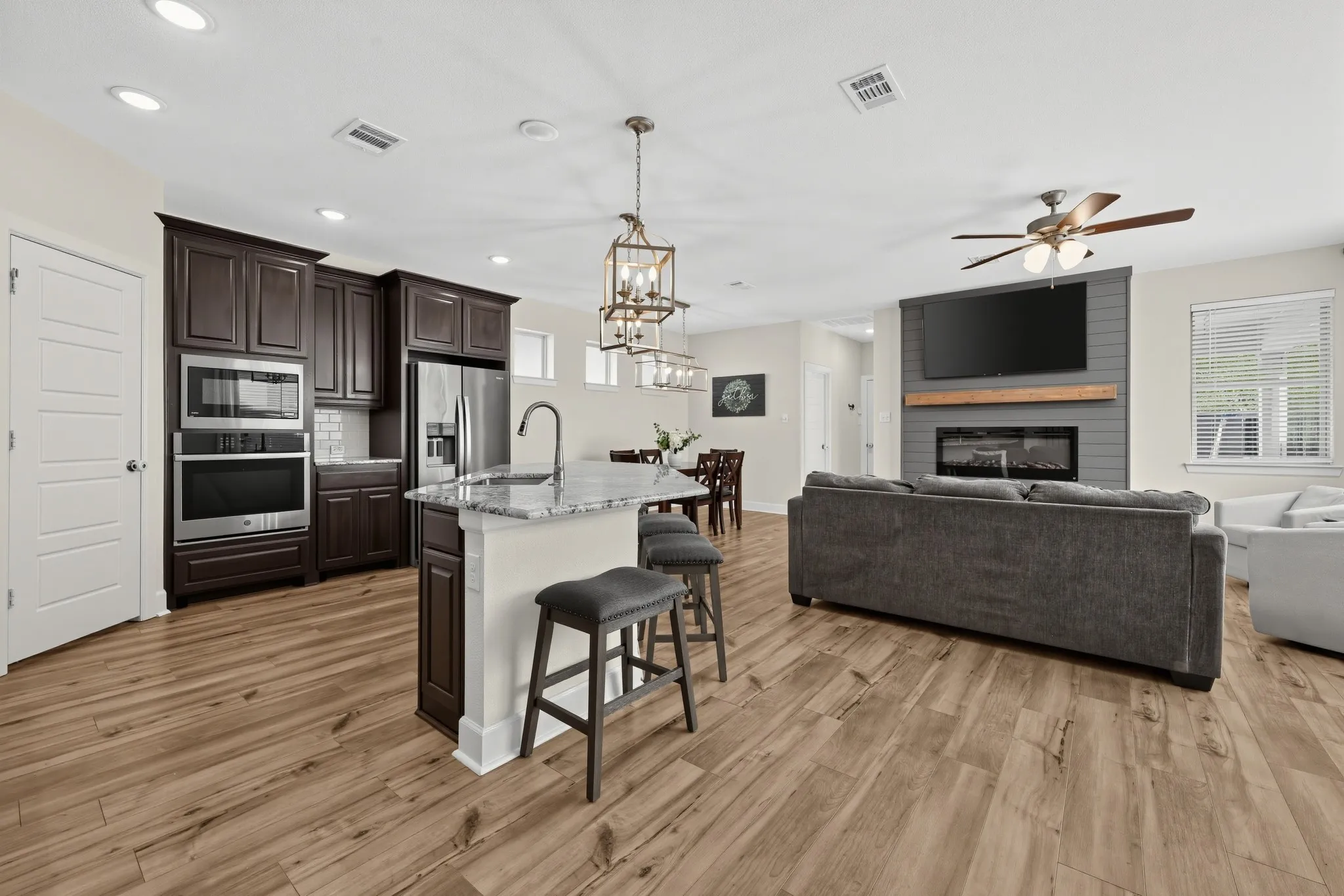 Single Family Residence For Sale in Dallas County , 9220 Lamar Street, Rowlett, Texas 75089, 3 Bedroom, 3 Bathroom, 2 Garage spaces, 2,320 Sqft, built in 2020, mls#21411022, Real Estate Agent in Rowlett, Homes For Sale in Dallas county, Homes For Sale in Rowlett, Realtor in Rowlett Texas, Real Estate Brokerage Independent Realty Texas, Luminita Cordes Realtor