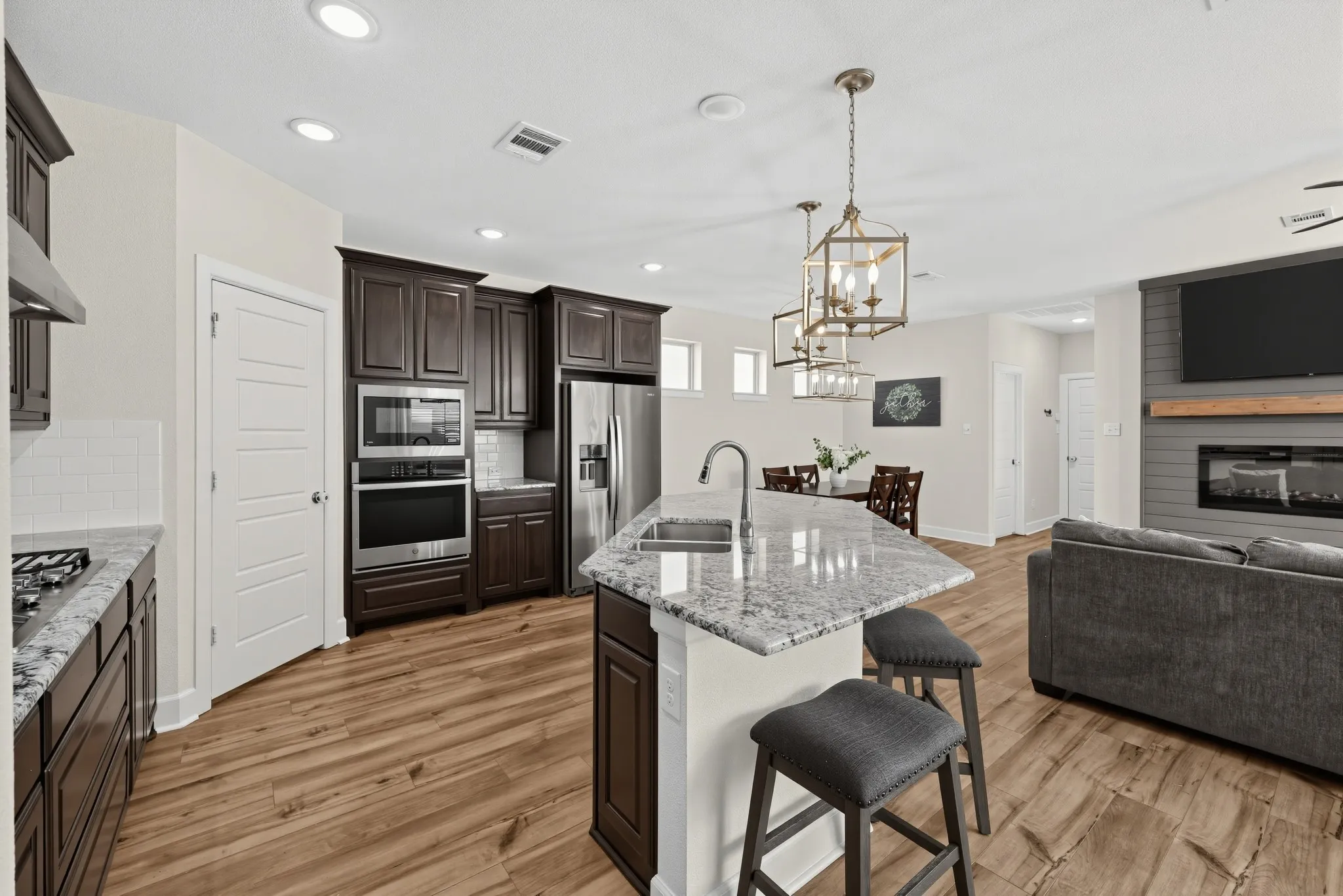 Single Family Residence For Sale in Dallas County , 9220 Lamar Street, Rowlett, Texas 75089, 3 Bedroom, 3 Bathroom, 2 Garage spaces, 2,320 Sqft, built in 2020, mls#21411022, Real Estate Agent in Rowlett, Homes For Sale in Dallas county, Homes For Sale in Rowlett, Realtor in Rowlett Texas, Real Estate Brokerage Independent Realty Texas, Luminita Cordes Realtor