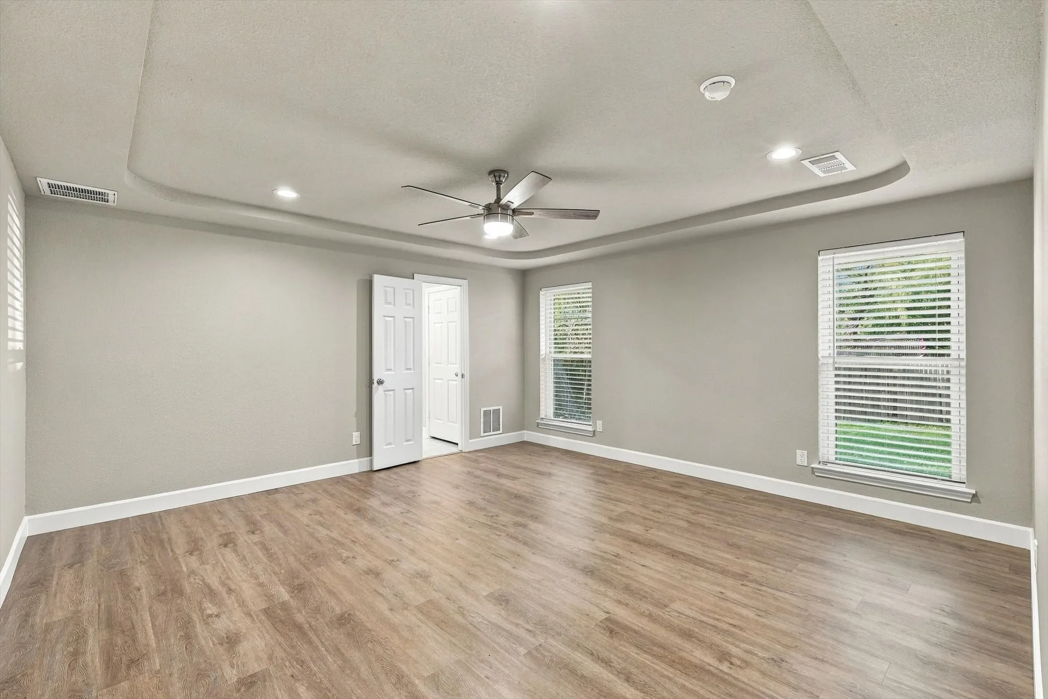 Single Family Residence For Rent in Denton County , 2040 Aspen Place, Lewisville, Texas 75077, 3 Bedroom, 3 Bathroom, 3 Garage spaces, 2,265 Sqft, built in 1984, mls#21398707, Real Estate Agent in Lewisville, Homes For Rent in Denton county, Homes For Rent in Lewisville, Realtor in Lewisville Texas, Real Estate Brokerage Independent Realty Texas, Luminita Cordes Realtor