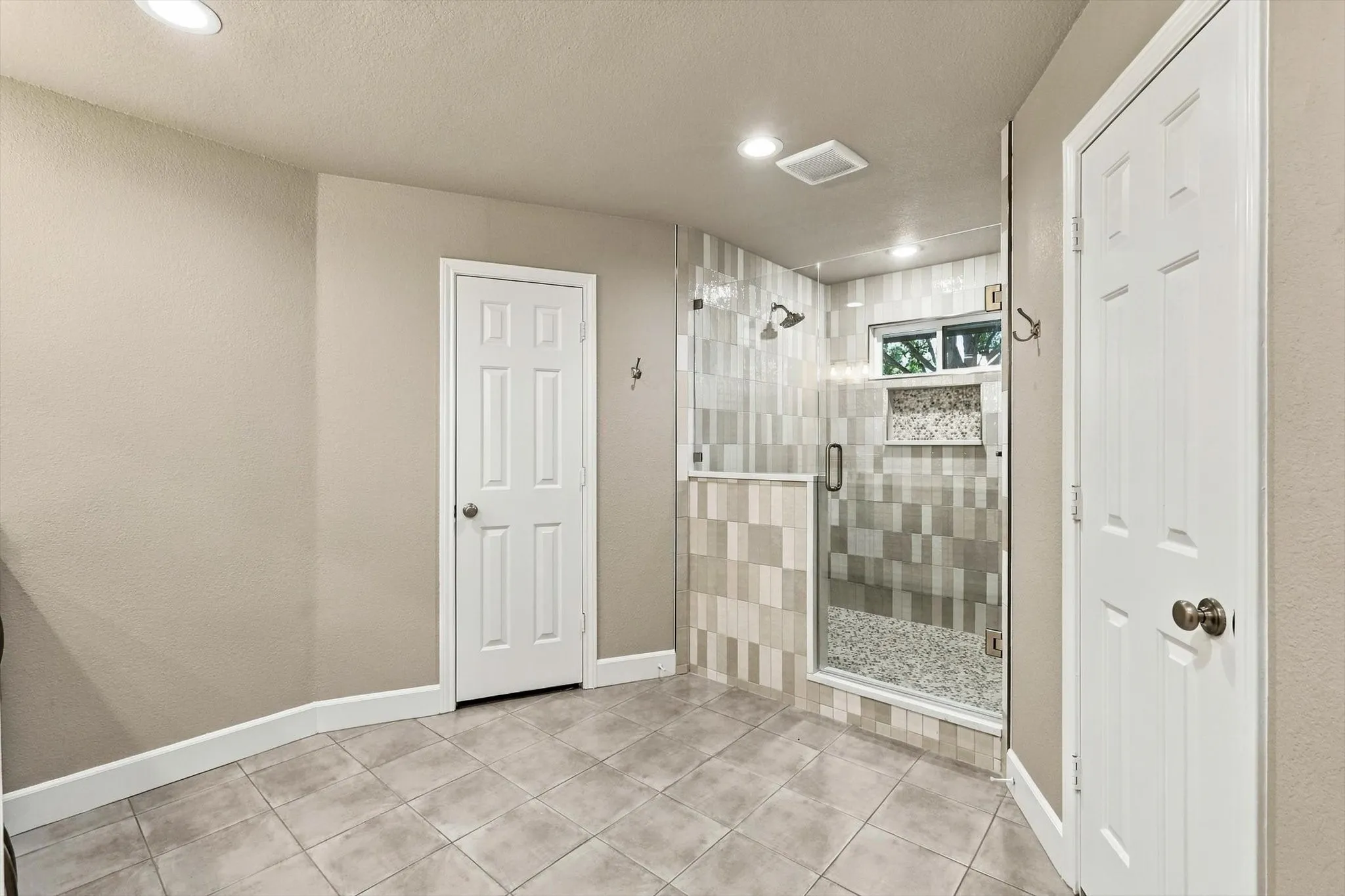 Single Family Residence For Rent in Denton County , 2040 Aspen Place, Lewisville, Texas 75077, 3 Bedroom, 3 Bathroom, 3 Garage spaces, 2,265 Sqft, built in 1984, mls#21398707, Real Estate Agent in Lewisville, Homes For Rent in Denton county, Homes For Rent in Lewisville, Realtor in Lewisville Texas, Real Estate Brokerage Independent Realty Texas, Luminita Cordes Realtor