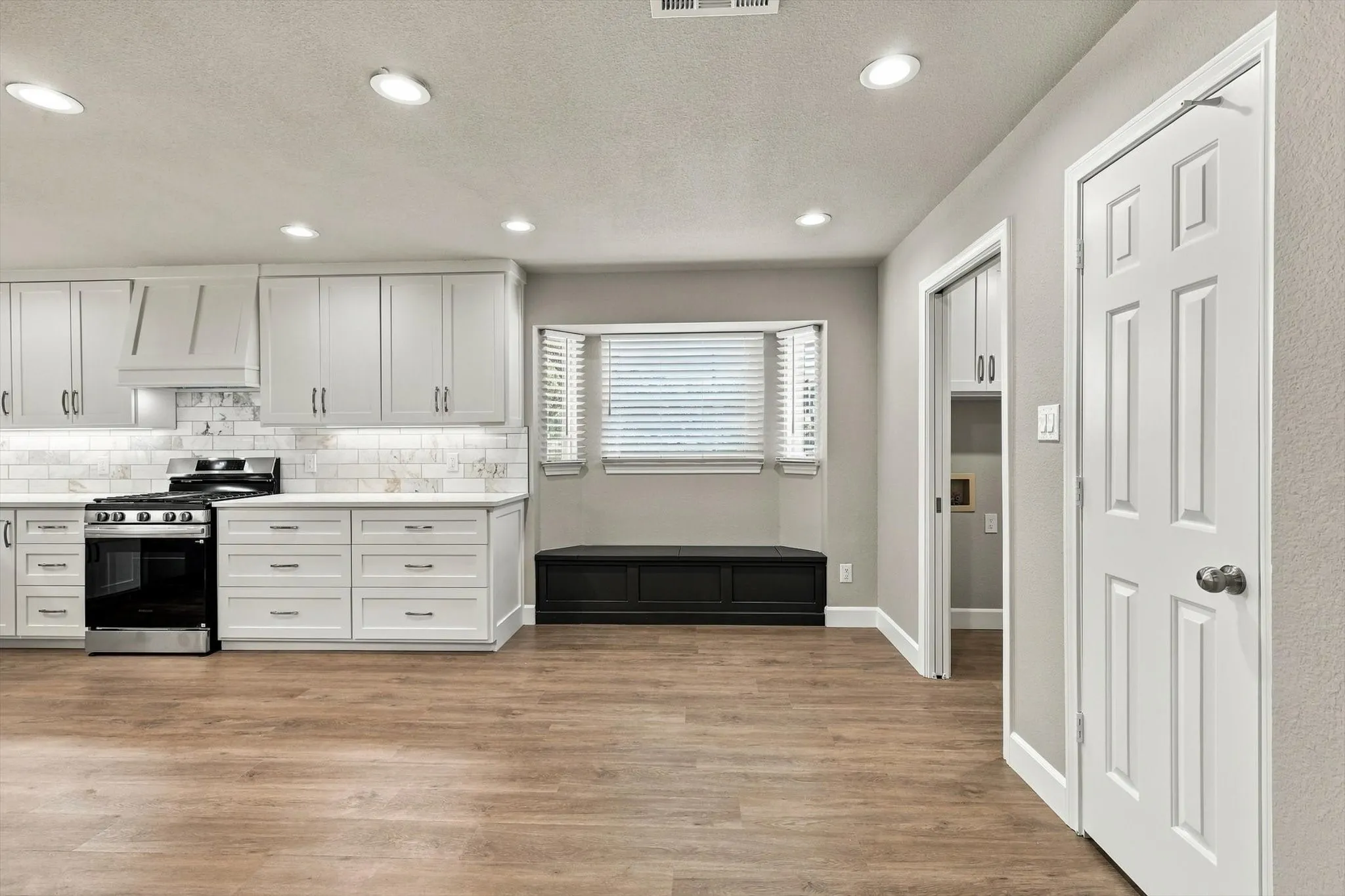 Single Family Residence For Rent in Denton County , 2040 Aspen Place, Lewisville, Texas 75077, 3 Bedroom, 3 Bathroom, 3 Garage spaces, 2,265 Sqft, built in 1984, mls#21398707, Real Estate Agent in Lewisville, Homes For Rent in Denton county, Homes For Rent in Lewisville, Realtor in Lewisville Texas, Real Estate Brokerage Independent Realty Texas, Luminita Cordes Realtor