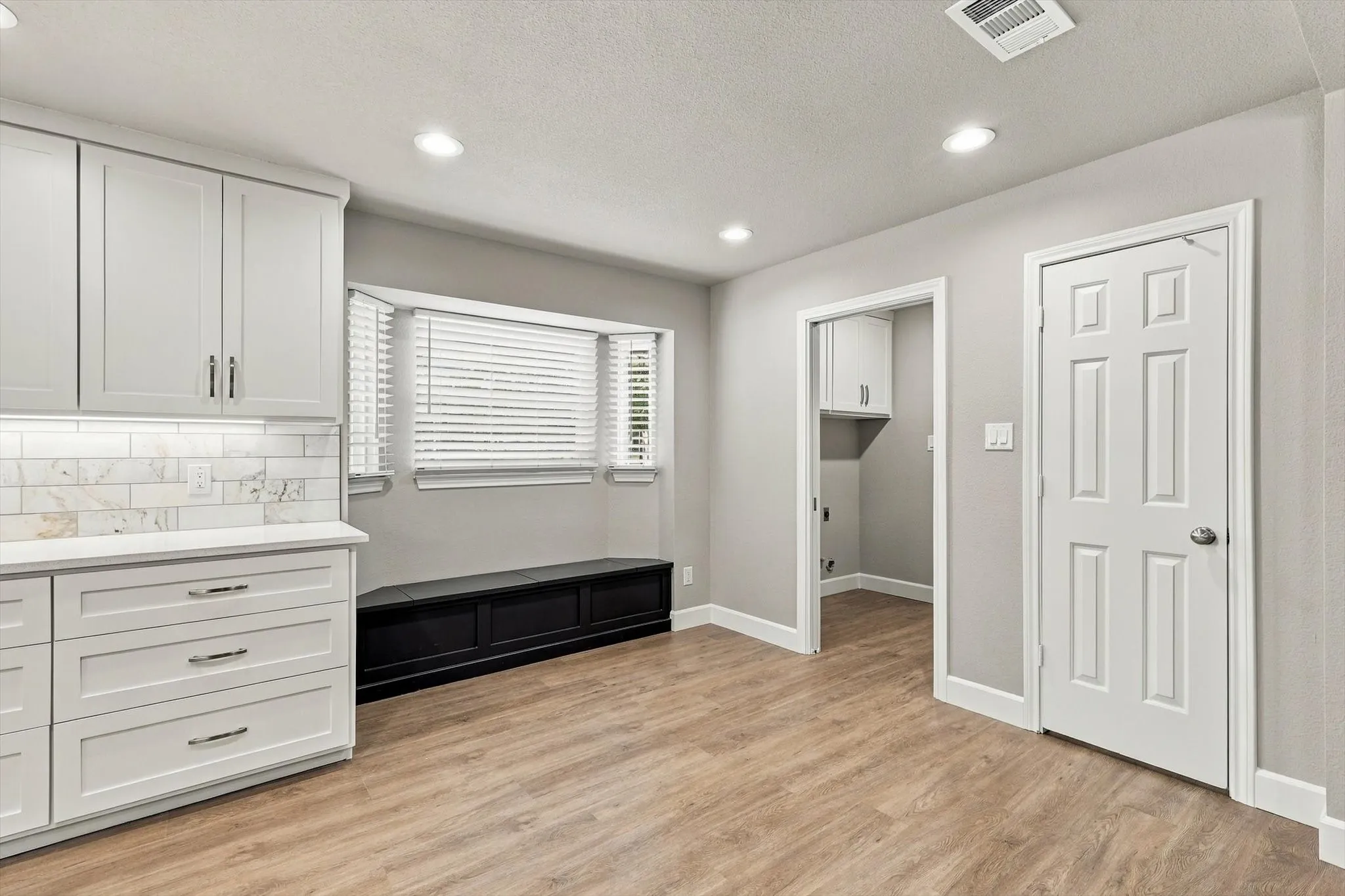 Single Family Residence For Rent in Denton County , 2040 Aspen Place, Lewisville, Texas 75077, 3 Bedroom, 3 Bathroom, 3 Garage spaces, 2,265 Sqft, built in 1984, mls#21398707, Real Estate Agent in Lewisville, Homes For Rent in Denton county, Homes For Rent in Lewisville, Realtor in Lewisville Texas, Real Estate Brokerage Independent Realty Texas, Luminita Cordes Realtor