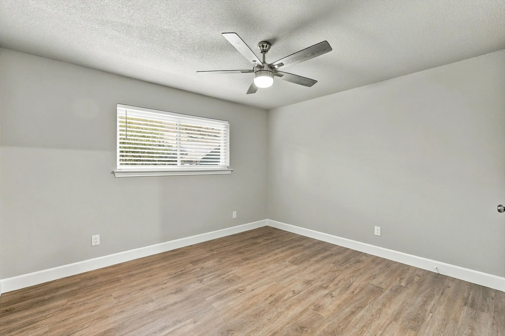 Single Family Residence For Rent in Denton County , 2040 Aspen Place, Lewisville, Texas 75077, 3 Bedroom, 3 Bathroom, 3 Garage spaces, 2,265 Sqft, built in 1984, mls#21398707, Real Estate Agent in Lewisville, Homes For Rent in Denton county, Homes For Rent in Lewisville, Realtor in Lewisville Texas, Real Estate Brokerage Independent Realty Texas, Luminita Cordes Realtor