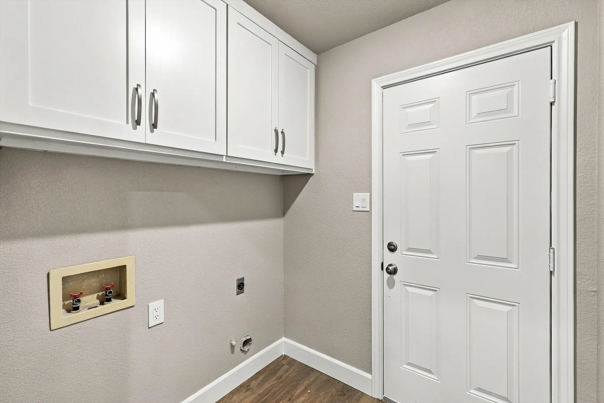 Single Family Residence For Rent in Denton County , 2040 Aspen Place, Lewisville, Texas 75077, 3 Bedroom, 3 Bathroom, 3 Garage spaces, 2,265 Sqft, built in 1984, mls#21398707, Real Estate Agent in Lewisville, Homes For Rent in Denton county, Homes For Rent in Lewisville, Realtor in Lewisville Texas, Real Estate Brokerage Independent Realty Texas, Luminita Cordes Realtor
