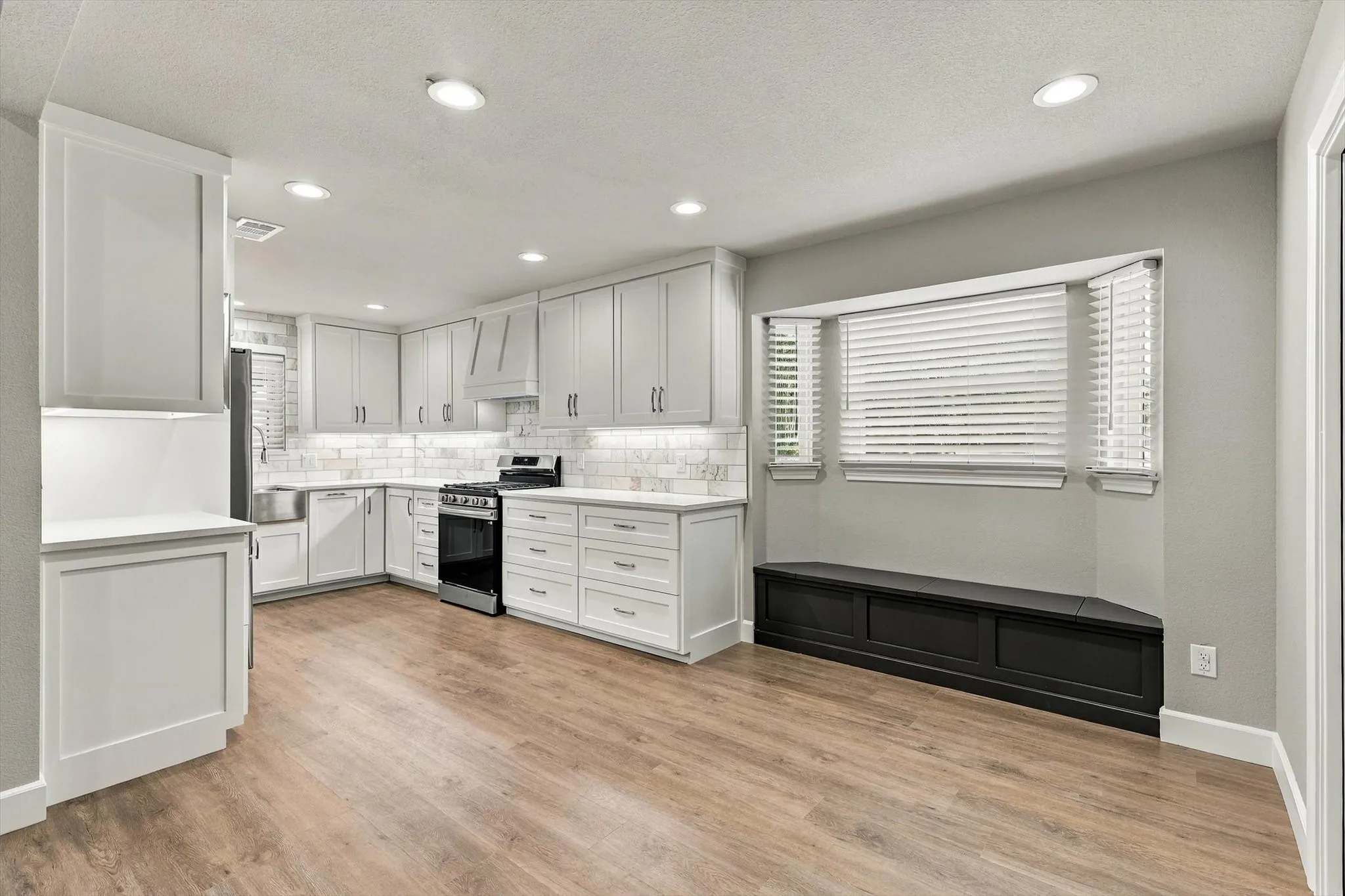 Single Family Residence For Rent in Denton County , 2040 Aspen Place, Lewisville, Texas 75077, 3 Bedroom, 3 Bathroom, 3 Garage spaces, 2,265 Sqft, built in 1984, mls#21398707, Real Estate Agent in Lewisville, Homes For Rent in Denton county, Homes For Rent in Lewisville, Realtor in Lewisville Texas, Real Estate Brokerage Independent Realty Texas, Luminita Cordes Realtor