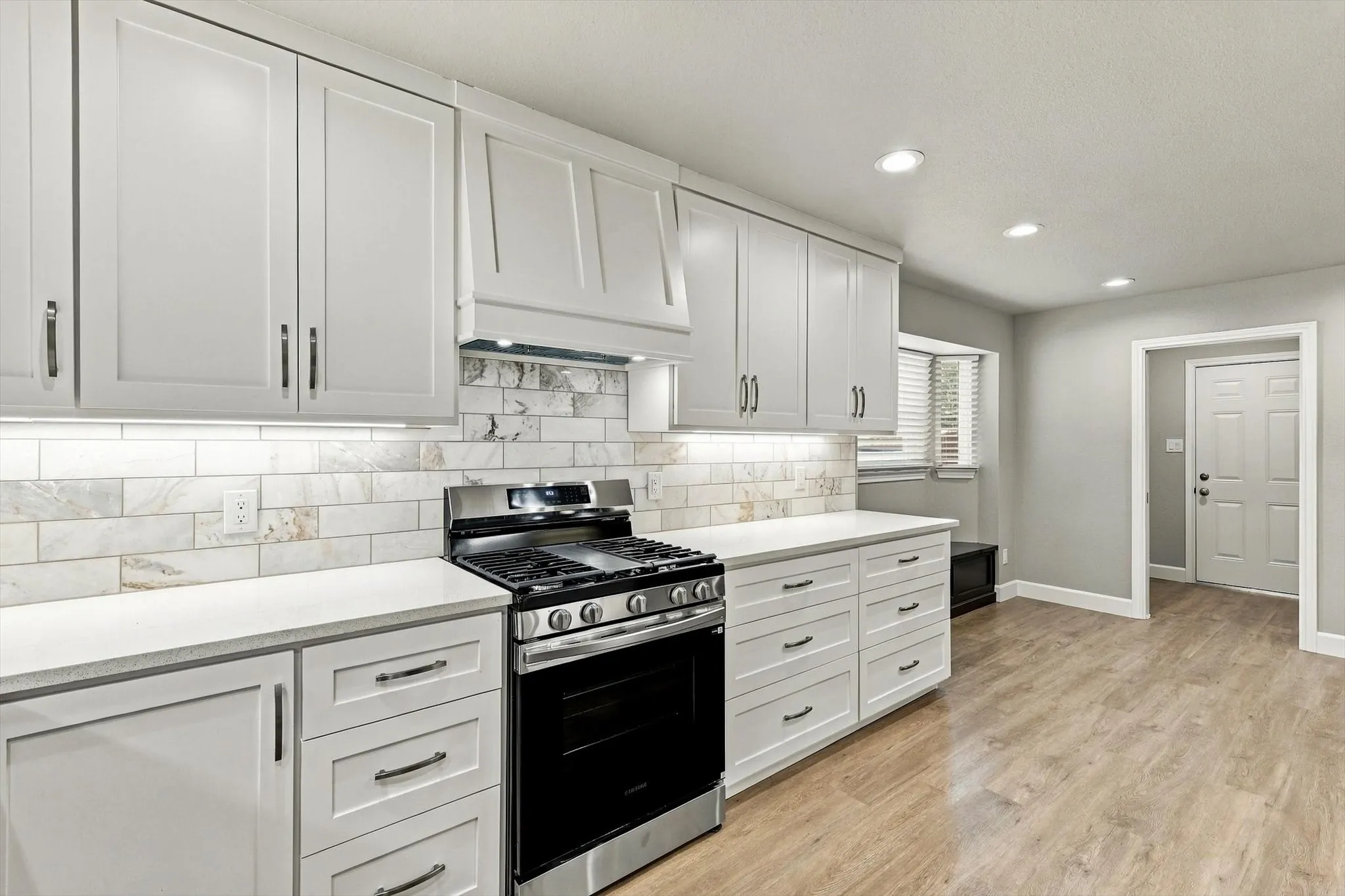 Single Family Residence For Rent in Denton County , 2040 Aspen Place, Lewisville, Texas 75077, 3 Bedroom, 3 Bathroom, 3 Garage spaces, 2,265 Sqft, built in 1984, mls#21398707, Real Estate Agent in Lewisville, Homes For Rent in Denton county, Homes For Rent in Lewisville, Realtor in Lewisville Texas, Real Estate Brokerage Independent Realty Texas, Luminita Cordes Realtor