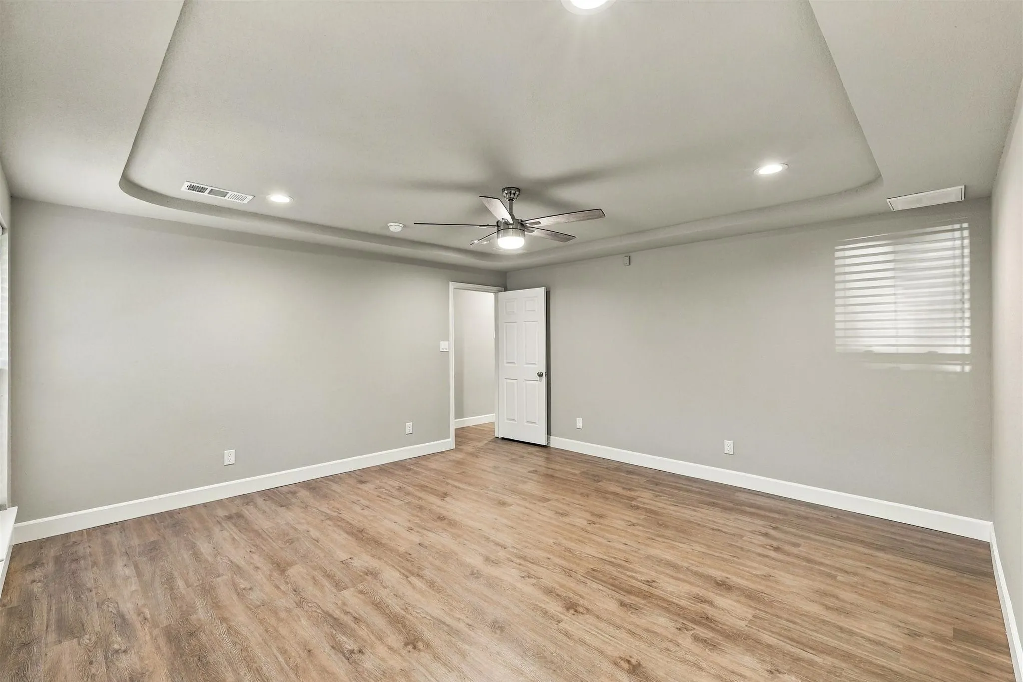 Single Family Residence For Rent in Denton County , 2040 Aspen Place, Lewisville, Texas 75077, 3 Bedroom, 3 Bathroom, 3 Garage spaces, 2,265 Sqft, built in 1984, mls#21398707, Real Estate Agent in Lewisville, Homes For Rent in Denton county, Homes For Rent in Lewisville, Realtor in Lewisville Texas, Real Estate Brokerage Independent Realty Texas, Luminita Cordes Realtor