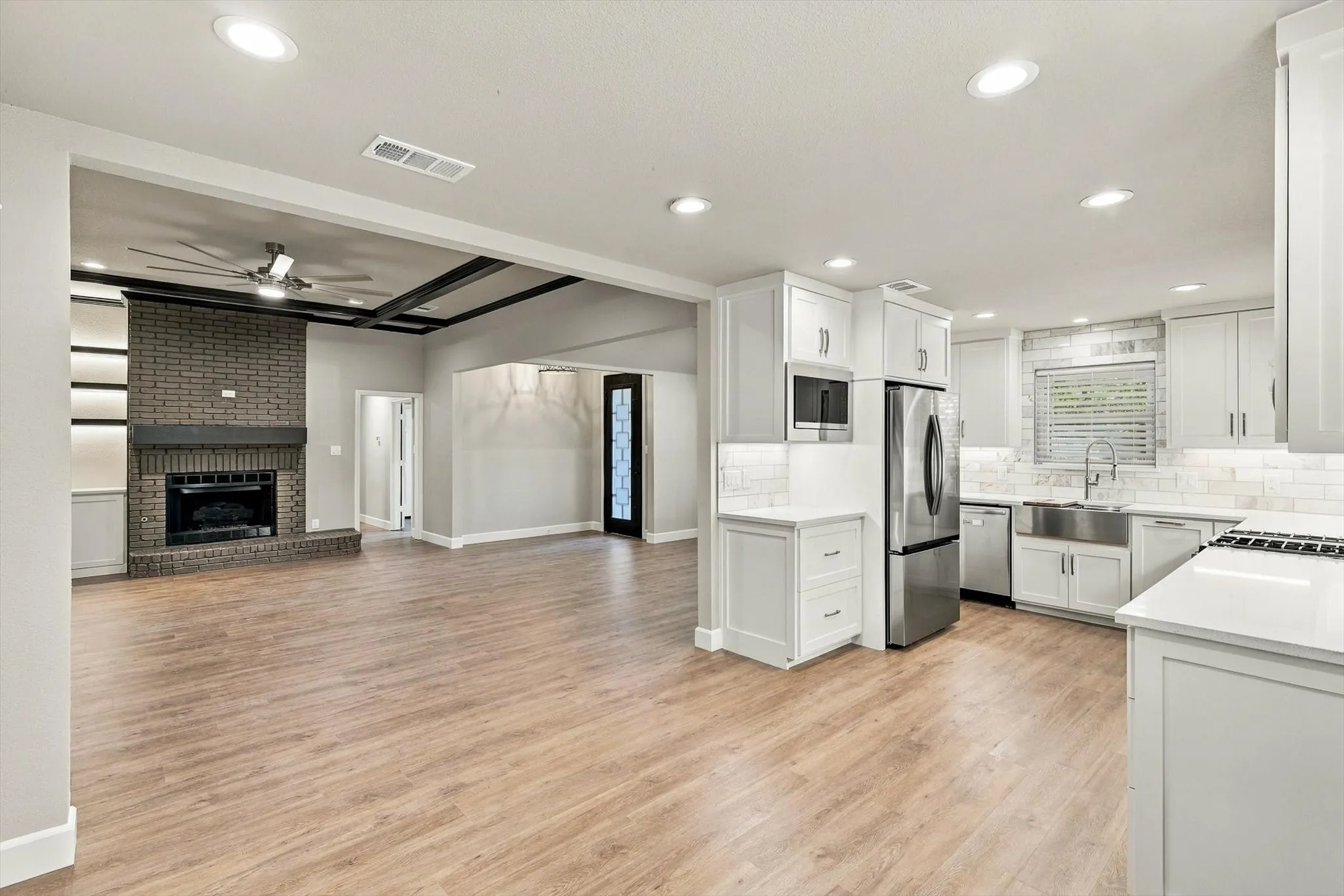 Single Family Residence For Rent in Denton County , 2040 Aspen Place, Lewisville, Texas 75077, 3 Bedroom, 3 Bathroom, 3 Garage spaces, 2,265 Sqft, built in 1984, mls#21398707, Real Estate Agent in Lewisville, Homes For Rent in Denton county, Homes For Rent in Lewisville, Realtor in Lewisville Texas, Real Estate Brokerage Independent Realty Texas, Luminita Cordes Realtor