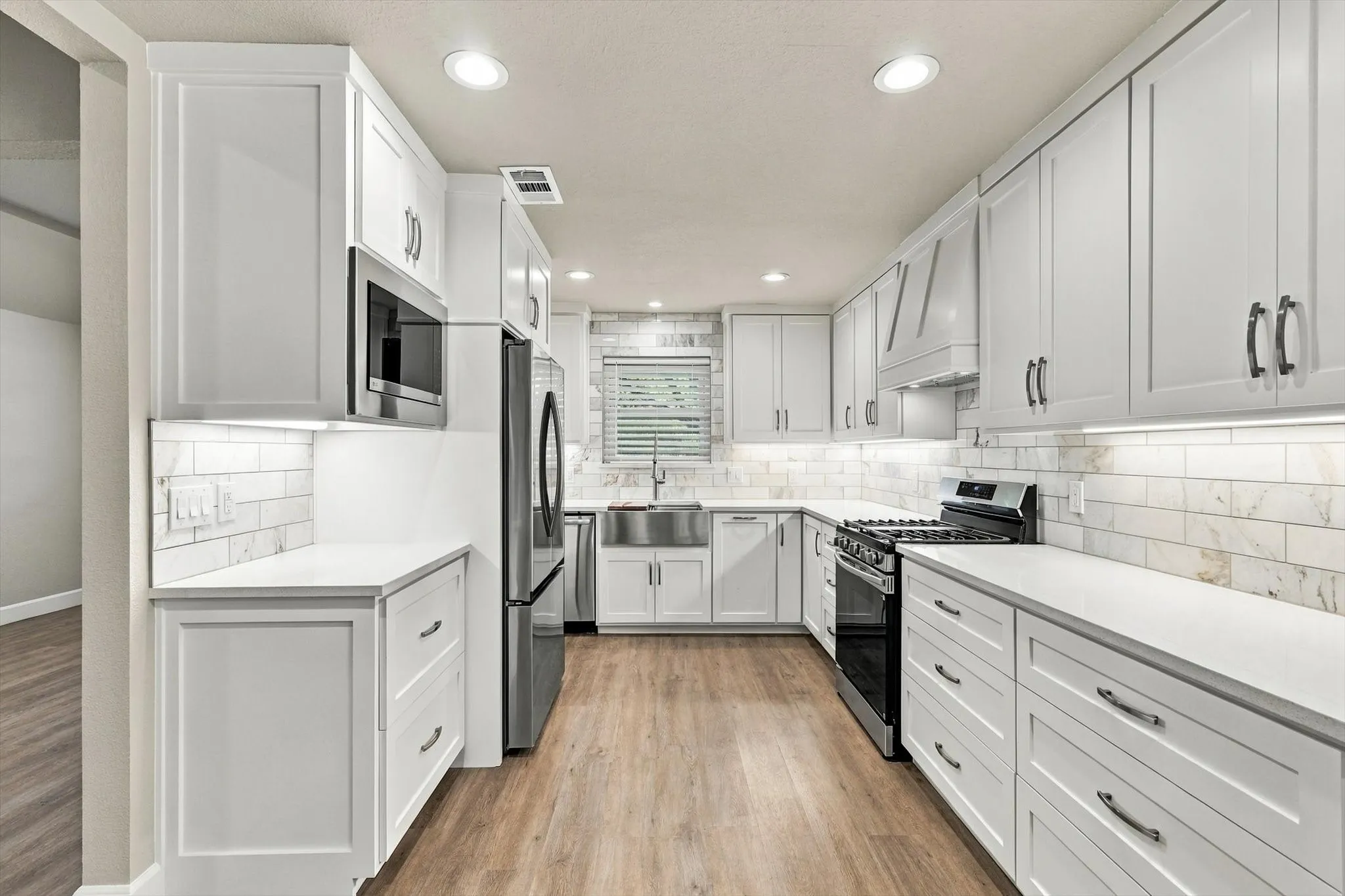 Single Family Residence For Rent in Denton County , 2040 Aspen Place, Lewisville, Texas 75077, 3 Bedroom, 3 Bathroom, 3 Garage spaces, 2,265 Sqft, built in 1984, mls#21398707, Real Estate Agent in Lewisville, Homes For Rent in Denton county, Homes For Rent in Lewisville, Realtor in Lewisville Texas, Real Estate Brokerage Independent Realty Texas, Luminita Cordes Realtor