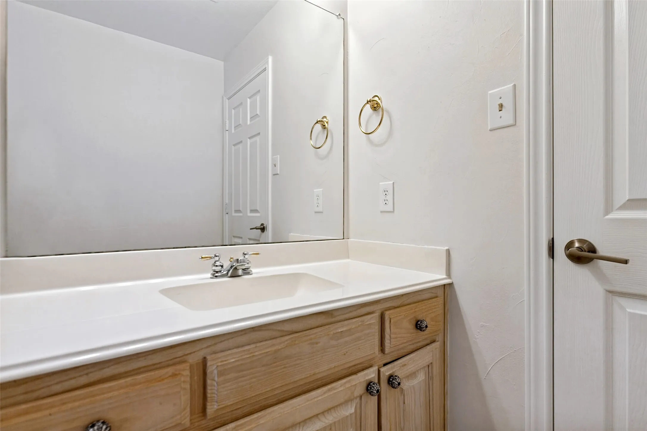 Single Family Residence For Sale in Dallas County , 616 Sunningdale, Richardson, Texas 75081, 4 Bedroom, 2 Bathroom, 2 Garage spaces, 2,274 Sqft, built in 1999, mls#21406136, Real Estate Agent in Richardson, Homes For Sale in Dallas county, Homes For Sale in Richardson, Realtor in Richardson Texas, Real Estate Brokerage Independent Realty Texas, Luminita Cordes Realtor