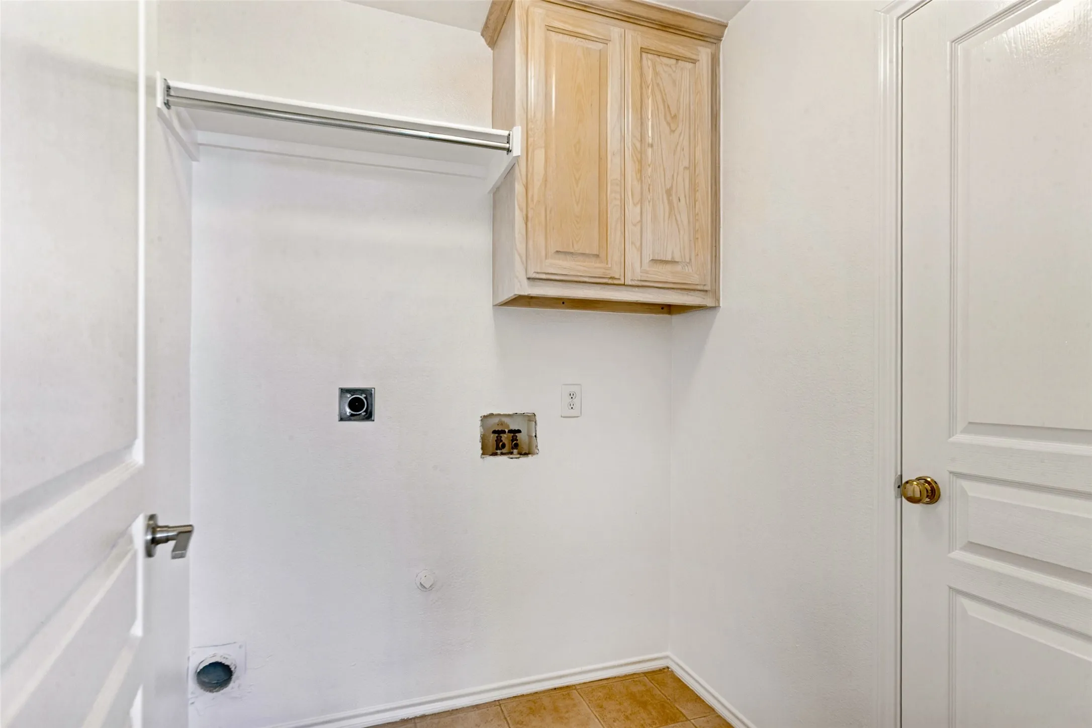 Single Family Residence For Sale in Dallas County , 616 Sunningdale, Richardson, Texas 75081, 4 Bedroom, 2 Bathroom, 2 Garage spaces, 2,274 Sqft, built in 1999, mls#21406136, Real Estate Agent in Richardson, Homes For Sale in Dallas county, Homes For Sale in Richardson, Realtor in Richardson Texas, Real Estate Brokerage Independent Realty Texas, Luminita Cordes Realtor