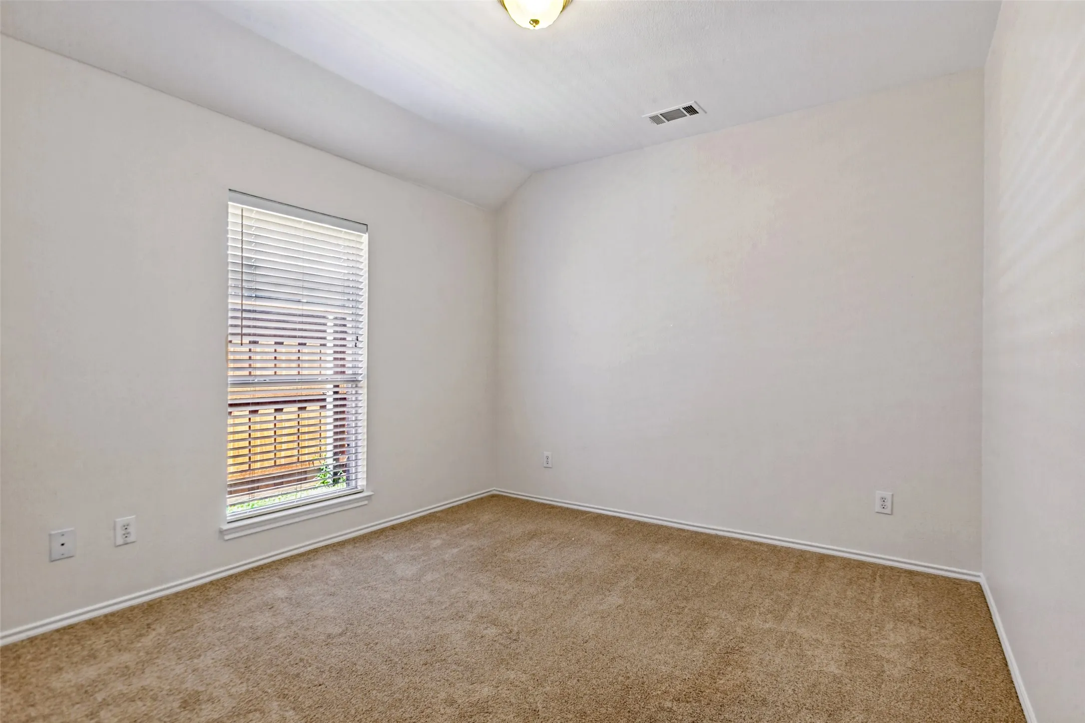 Single Family Residence For Sale in Dallas County , 616 Sunningdale, Richardson, Texas 75081, 4 Bedroom, 2 Bathroom, 2 Garage spaces, 2,274 Sqft, built in 1999, mls#21406136, Real Estate Agent in Richardson, Homes For Sale in Dallas county, Homes For Sale in Richardson, Realtor in Richardson Texas, Real Estate Brokerage Independent Realty Texas, Luminita Cordes Realtor