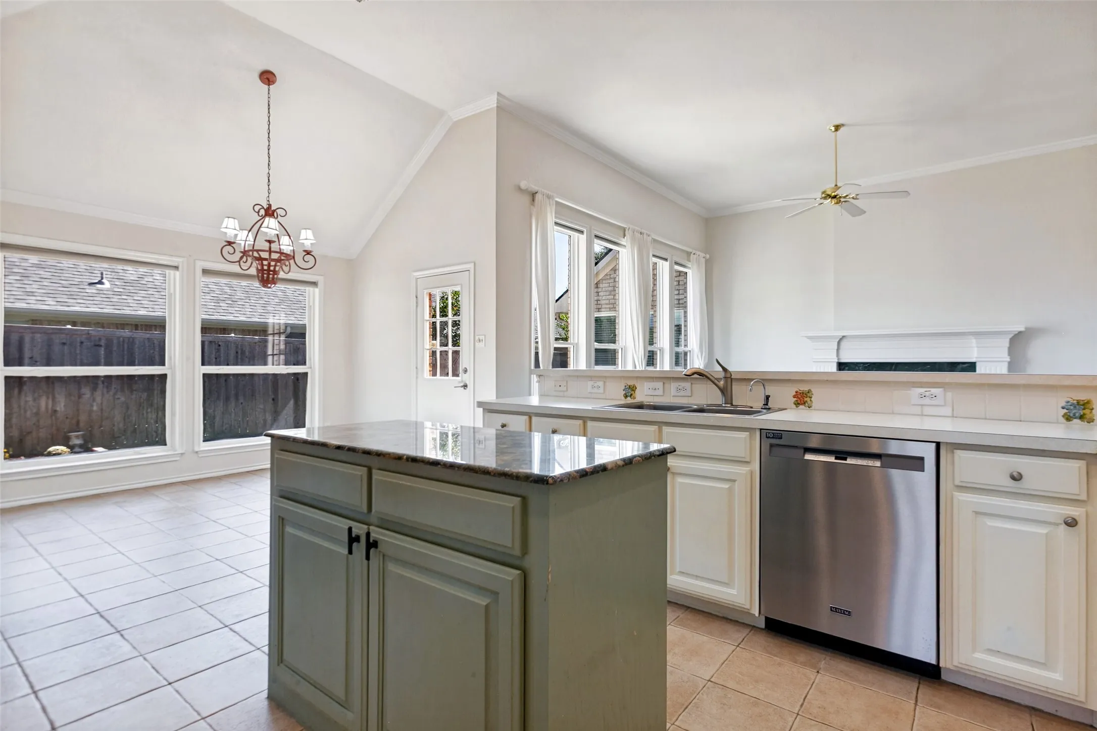 Single Family Residence For Sale in Dallas County , 616 Sunningdale, Richardson, Texas 75081, 4 Bedroom, 2 Bathroom, 2 Garage spaces, 2,274 Sqft, built in 1999, mls#21406136, Real Estate Agent in Richardson, Homes For Sale in Dallas county, Homes For Sale in Richardson, Realtor in Richardson Texas, Real Estate Brokerage Independent Realty Texas, Luminita Cordes Realtor