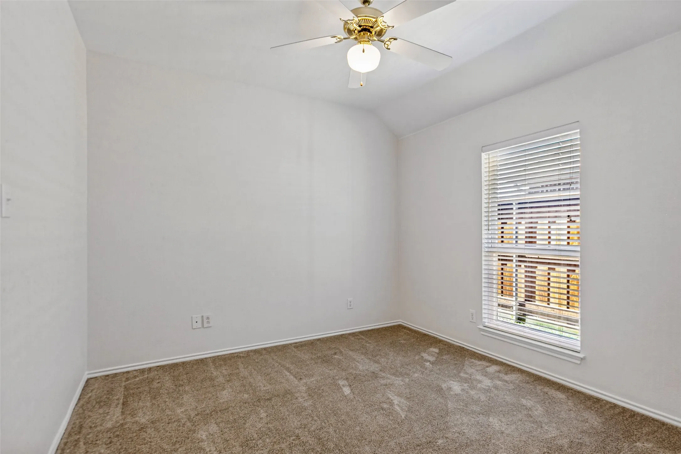 Single Family Residence For Sale in Dallas County , 616 Sunningdale, Richardson, Texas 75081, 4 Bedroom, 2 Bathroom, 2 Garage spaces, 2,274 Sqft, built in 1999, mls#21406136, Real Estate Agent in Richardson, Homes For Sale in Dallas county, Homes For Sale in Richardson, Realtor in Richardson Texas, Real Estate Brokerage Independent Realty Texas, Luminita Cordes Realtor
