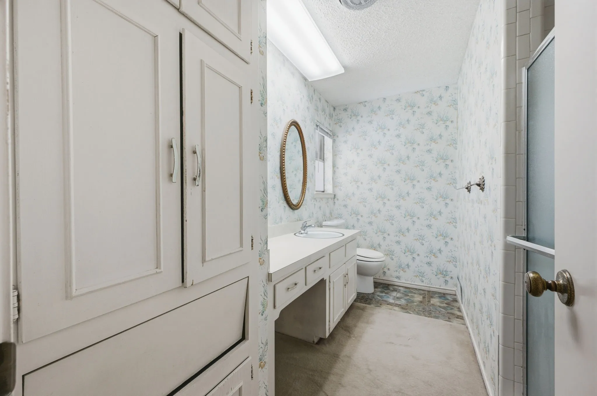 Single Family Residence For Sale in Tarrant County , 4041 Alava Drive, Fort Worth, Texas 76133, 3 Bedroom, 2 Bathroom, 2 Garage spaces, 1,824 Sqft, built in 1973, mls#21408191, Real Estate Agent in Fort Worth, Homes For Sale in Tarrant county, Homes For Sale in Fort Worth, Realtor in Fort Worth Texas, Real Estate Brokerage Independent Realty Texas, Luminita Cordes Realtor
