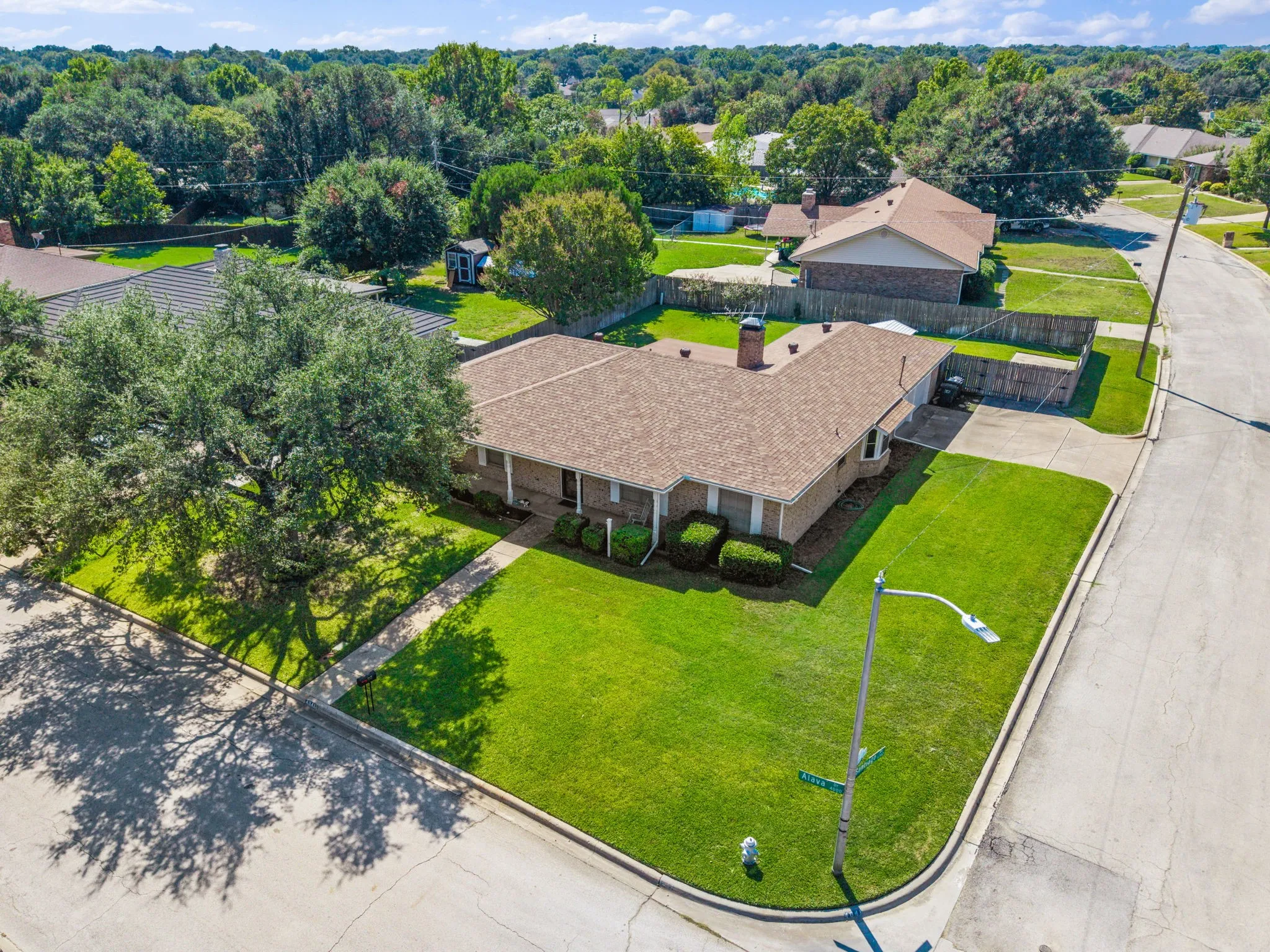 Single Family Residence For Sale in Tarrant County , 4041 Alava Drive, Fort Worth, Texas 76133, 3 Bedroom, 2 Bathroom, 2 Garage spaces, 1,824 Sqft, built in 1973, mls#21408191, Real Estate Agent in Fort Worth, Homes For Sale in Tarrant county, Homes For Sale in Fort Worth, Realtor in Fort Worth Texas, Real Estate Brokerage Independent Realty Texas, Luminita Cordes Realtor