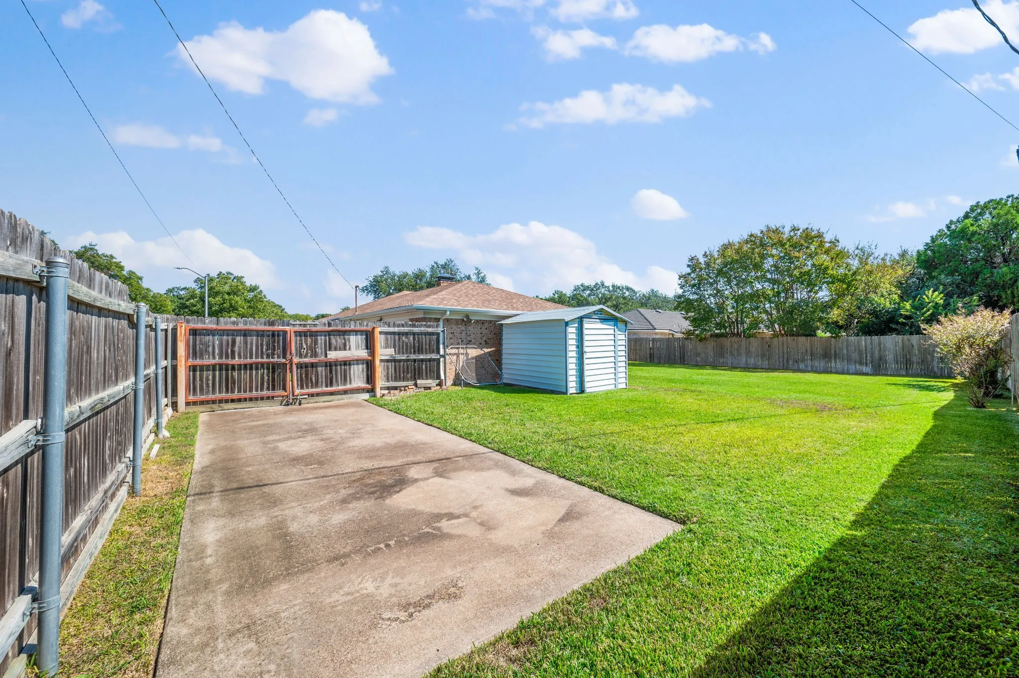 Single Family Residence For Sale in Tarrant County , 4041 Alava Drive, Fort Worth, Texas 76133, 3 Bedroom, 2 Bathroom, 2 Garage spaces, 1,824 Sqft, built in 1973, mls#21408191, Real Estate Agent in Fort Worth, Homes For Sale in Tarrant county, Homes For Sale in Fort Worth, Realtor in Fort Worth Texas, Real Estate Brokerage Independent Realty Texas, Luminita Cordes Realtor