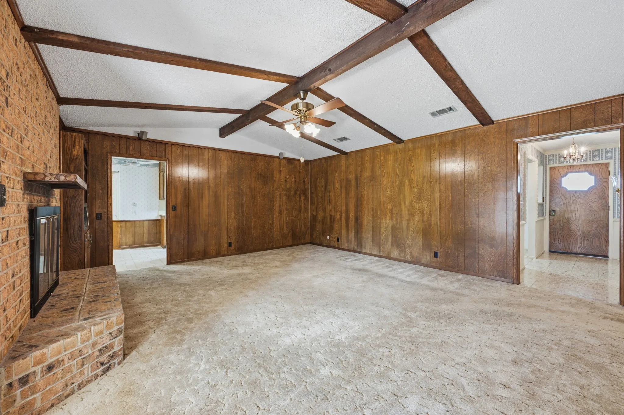Single Family Residence For Sale in Tarrant County , 4041 Alava Drive, Fort Worth, Texas 76133, 3 Bedroom, 2 Bathroom, 2 Garage spaces, 1,824 Sqft, built in 1973, mls#21408191, Real Estate Agent in Fort Worth, Homes For Sale in Tarrant county, Homes For Sale in Fort Worth, Realtor in Fort Worth Texas, Real Estate Brokerage Independent Realty Texas, Luminita Cordes Realtor