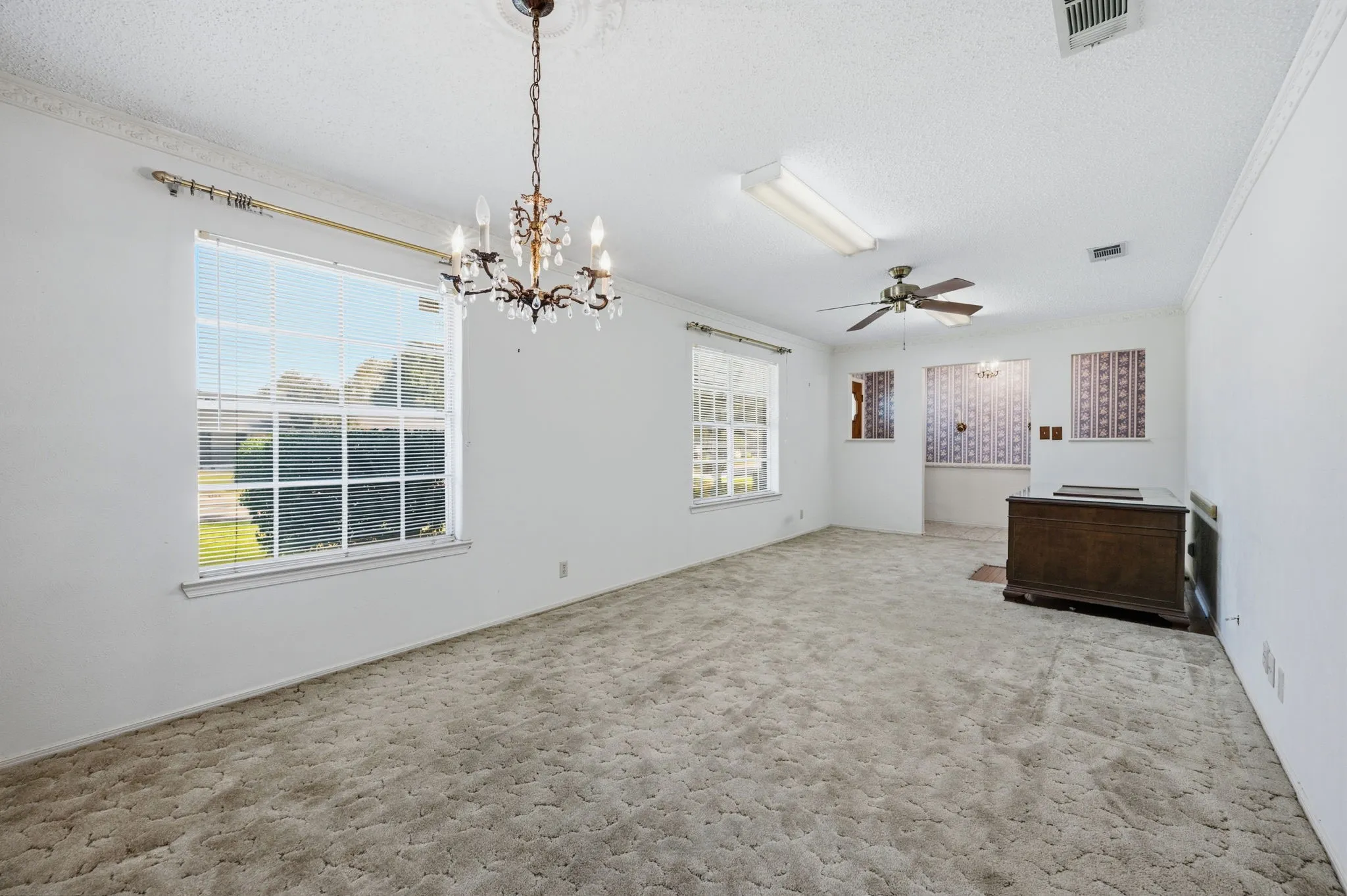 Single Family Residence For Sale in Tarrant County , 4041 Alava Drive, Fort Worth, Texas 76133, 3 Bedroom, 2 Bathroom, 2 Garage spaces, 1,824 Sqft, built in 1973, mls#21408191, Real Estate Agent in Fort Worth, Homes For Sale in Tarrant county, Homes For Sale in Fort Worth, Realtor in Fort Worth Texas, Real Estate Brokerage Independent Realty Texas, Luminita Cordes Realtor