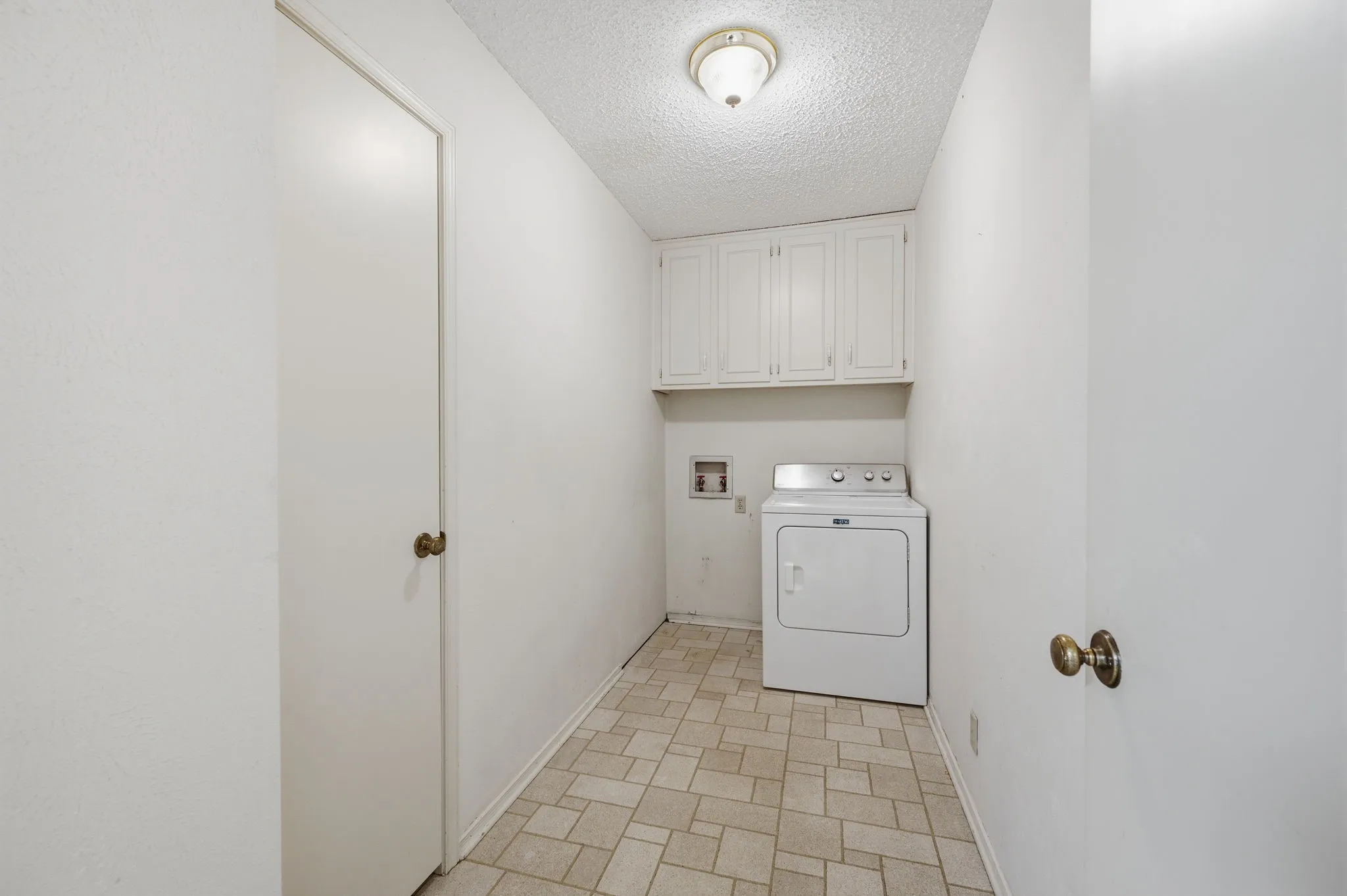 Single Family Residence For Sale in Tarrant County , 4041 Alava Drive, Fort Worth, Texas 76133, 3 Bedroom, 2 Bathroom, 2 Garage spaces, 1,824 Sqft, built in 1973, mls#21408191, Real Estate Agent in Fort Worth, Homes For Sale in Tarrant county, Homes For Sale in Fort Worth, Realtor in Fort Worth Texas, Real Estate Brokerage Independent Realty Texas, Luminita Cordes Realtor