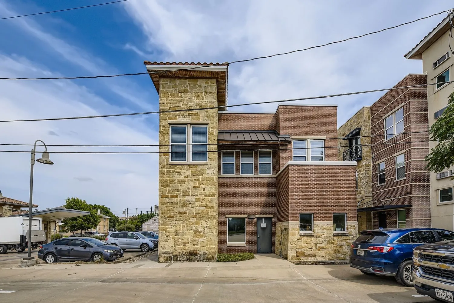 Apartment For Rent in Tarrant County , 928 Lipscomb Street 206, Fort Worth, Texas 76104, 1 Bedroom, 1 Bathroom, Garage spaces, 755 Sqft, built in 2009, mls#21411064, Real Estate Agent in Fort Worth, Homes For Rent in Tarrant county, Homes For Rent in Fort Worth, Realtor in Fort Worth Texas, Real Estate Brokerage Independent Realty Texas, Luminita Cordes Realtor