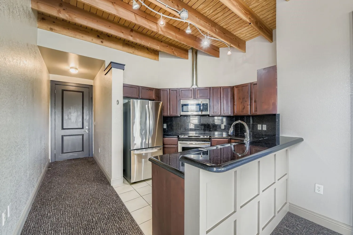 Apartment For Rent in Tarrant County , 928 Lipscomb Street 206, Fort Worth, Texas 76104, 1 Bedroom, 1 Bathroom, Garage spaces, 755 Sqft, built in 2009, mls#21411064, Real Estate Agent in Fort Worth, Homes For Rent in Tarrant county, Homes For Rent in Fort Worth, Realtor in Fort Worth Texas, Real Estate Brokerage Independent Realty Texas, Luminita Cordes Realtor
